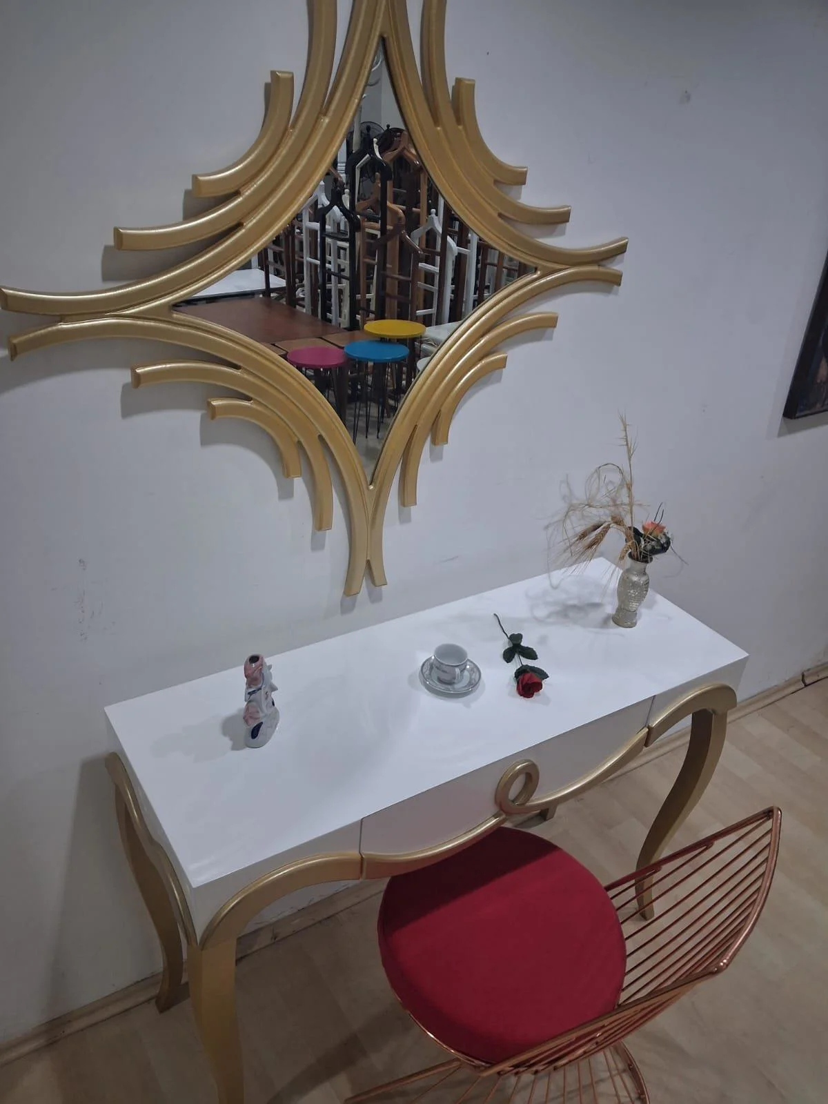 Dresuar Cnc Kabartma 90662 Model Aynalı Demir Sandalye Ayak Parla