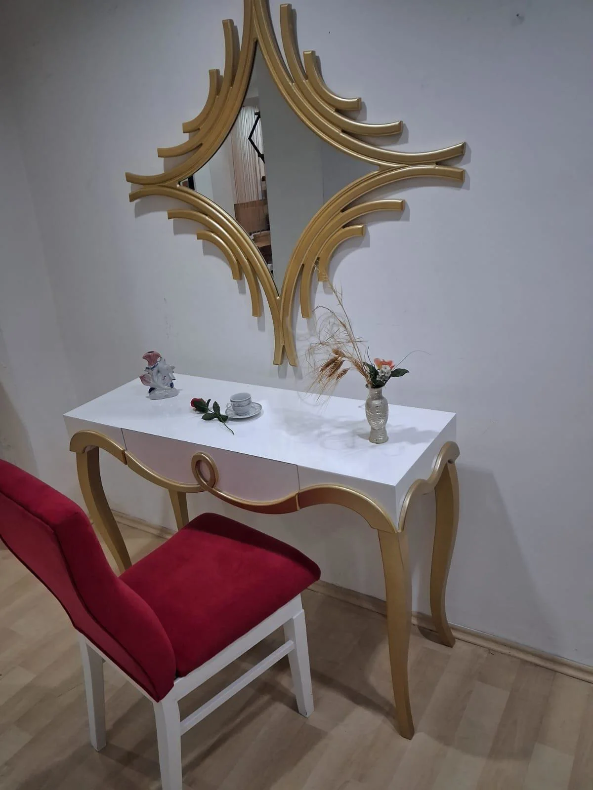 Dresuar Cnc Kabartma 90661 Model Ayna Ahşap Sandalye Ayak Parlak 