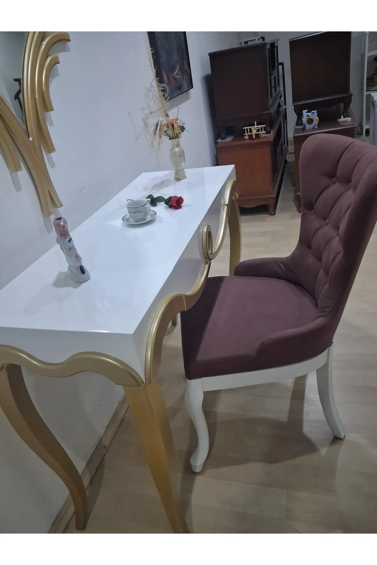 Dresuar Cnc Kabartma 90663 Model Aynalı Gökyüzü Sandalye Ayak Parlak Beyaz Gold Renk Dresuar Cnc Kabartma 90663 Model Aynalı Gökyüzü Sandalye Ayak Parlak Beyaz Gold Renk - Görsel 4