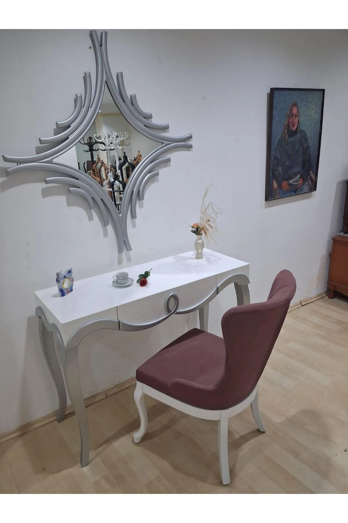 Dresuar Cnc Kabartma 90664 Model Aynalı Gökyüzü Sandalye Ayak Parlak Beyaz Gri Renk Dresuar Cnc Kabartma 90664 Model Aynalı Gökyüzü Sandalye Ayak Parlak Beyaz Gri Renk - Görsel 2
