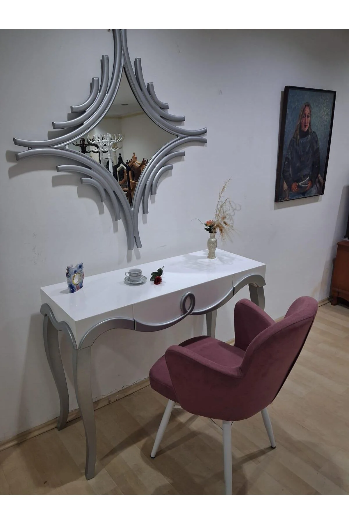 Dresuar Cnc Kabartma 90665 Model Aynalı Kelebek Sandalye Ayak Parlak Beyaz Gri Renk Dresuar Cnc Kabartma 90665 Model Aynalı Kelebek Sandalye Ayak Parlak Beyaz Gri Renk
