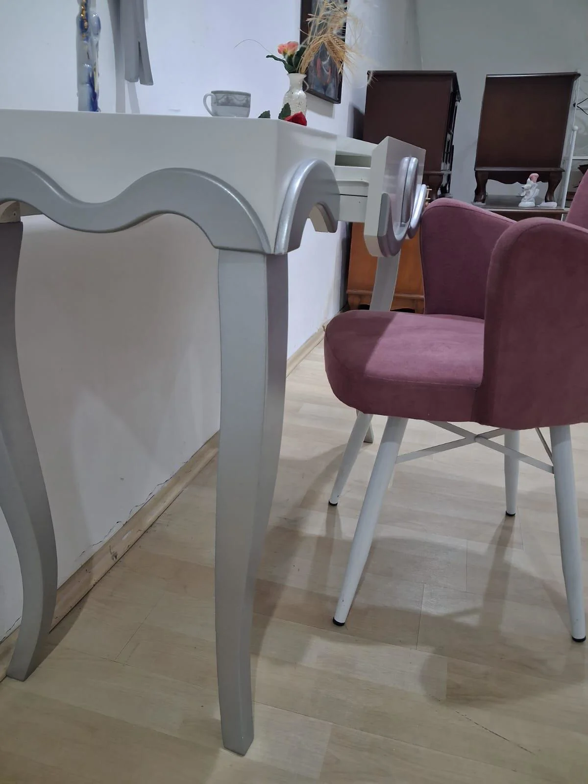 Dresuar Cnc Kabartma 90665 Model Aynalı Kelebek Sandalye Ayak Par