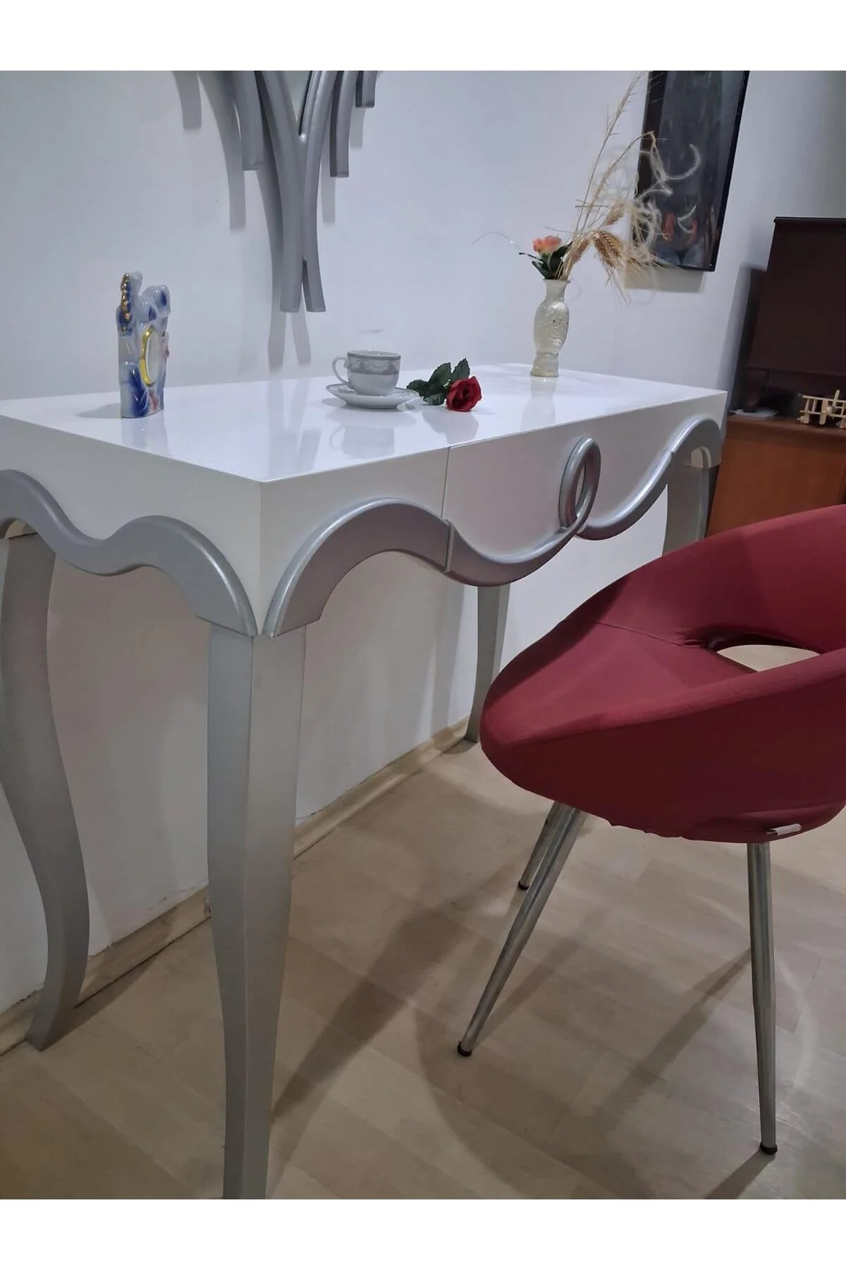 Dresuar Cnc Kabartma 90666 Model Aynalı Tombik Sandalye Ayak Parlak Beyaz Gri Renk Dresuar Cnc Kabartma 90666 Model Aynalı Tombik Sandalye Ayak Parlak Beyaz Gri Renk - Görsel 7