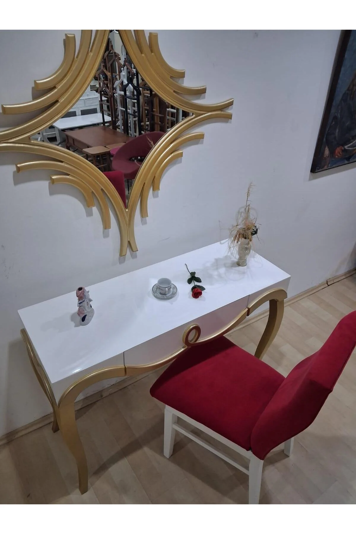 Dresuar Cnc Kabartma 90661 Model Aynalı Ahşap Sandalye Ayak Parlak Beyaz Gold Renk Dresuar Cnc Kabartma 90661 Model Aynalı Ahşap Sandalye Ayak Parlak Beyaz Gold Renk - Görsel 3