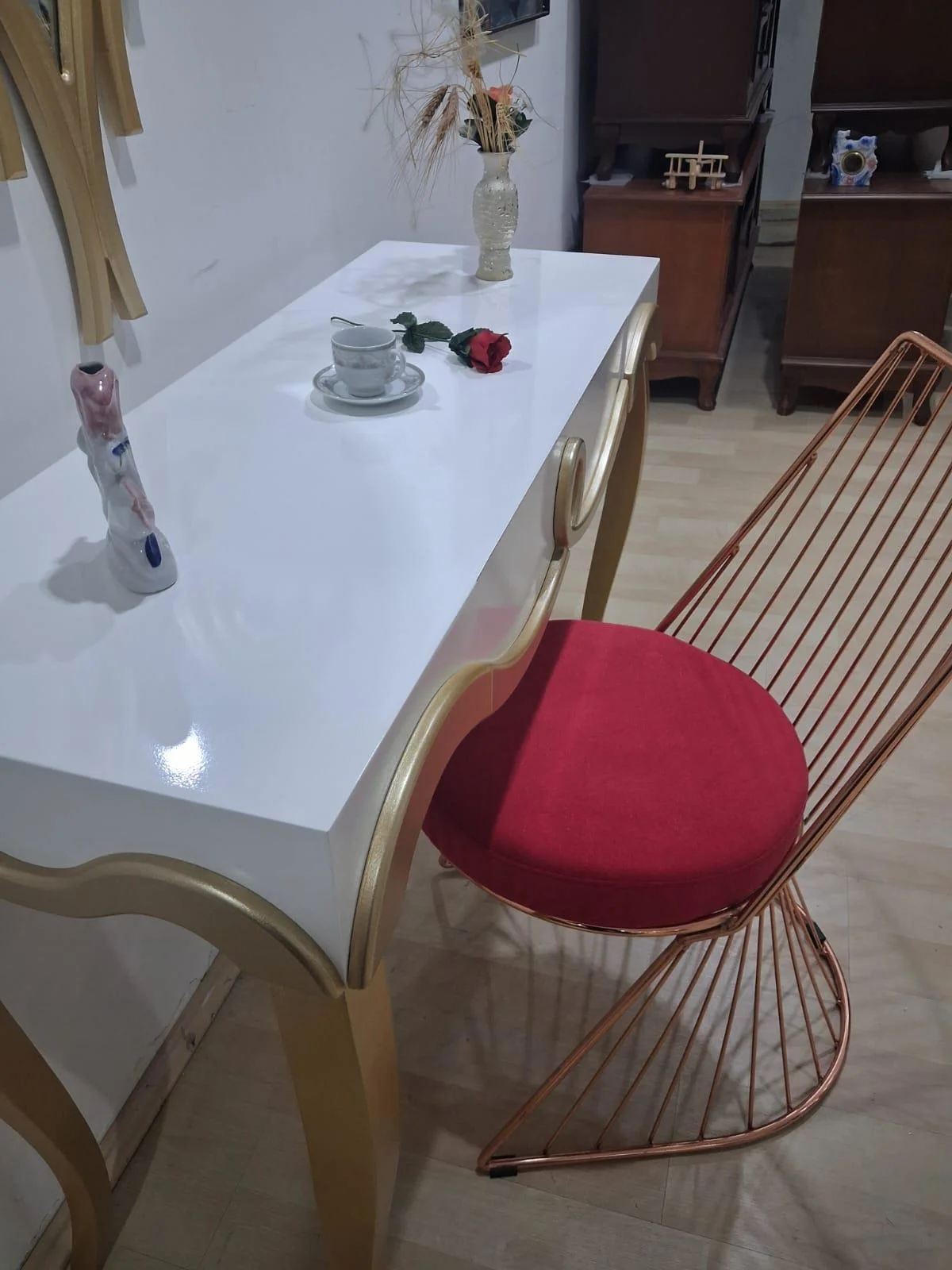 Dresuar Cnc Kabartma 90662 Model Aynalı Demir Sandalye Ayak Parla