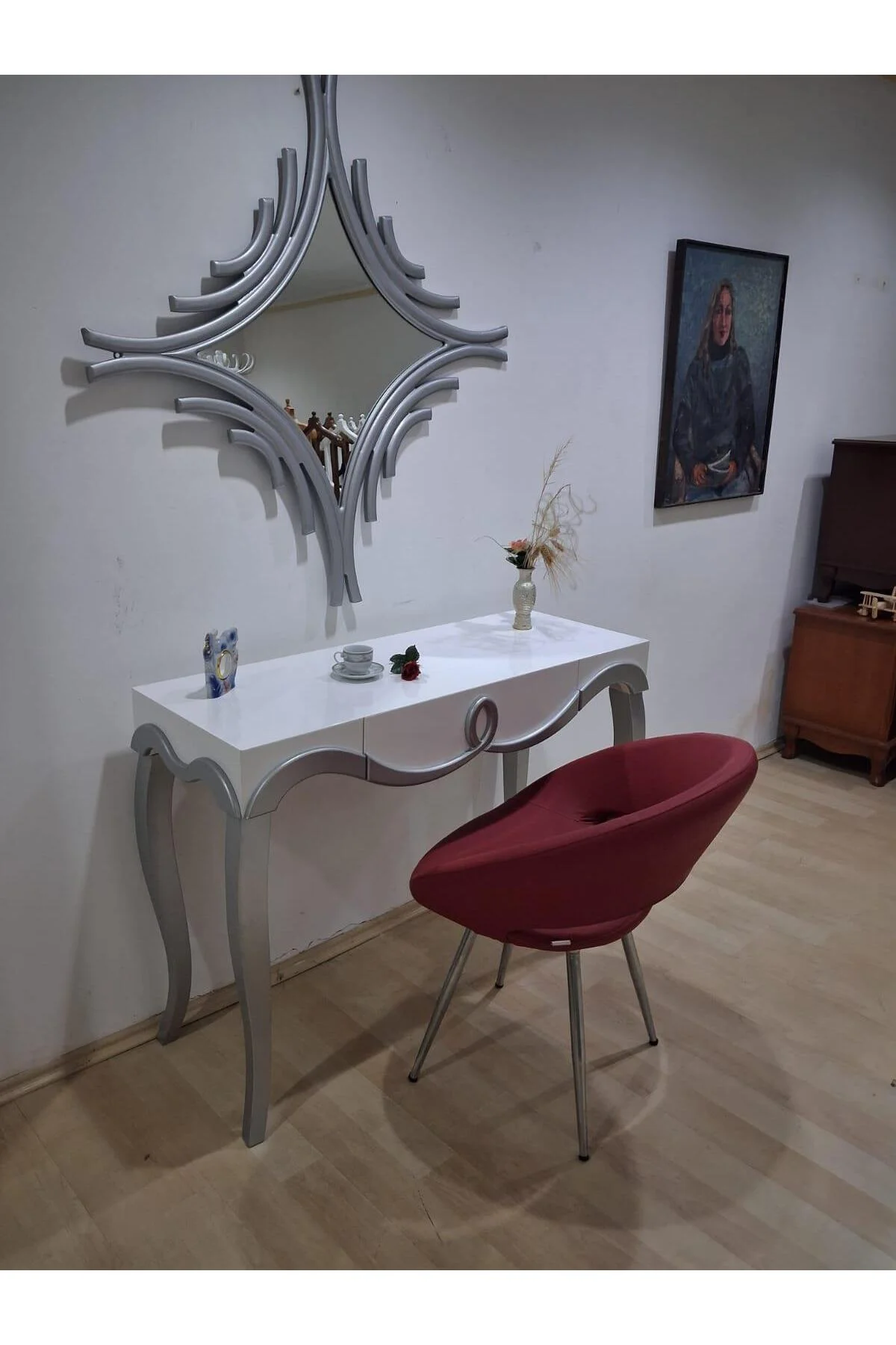 Dresuar Cnc Kabartma 90666 Model Aynalı Tombik Sandalye Ayak Parlak Beyaz Gri Renk Dresuar Cnc Kabartma 90666 Model Aynalı Tombik Sandalye Ayak Parlak Beyaz Gri Renk - Görsel 5