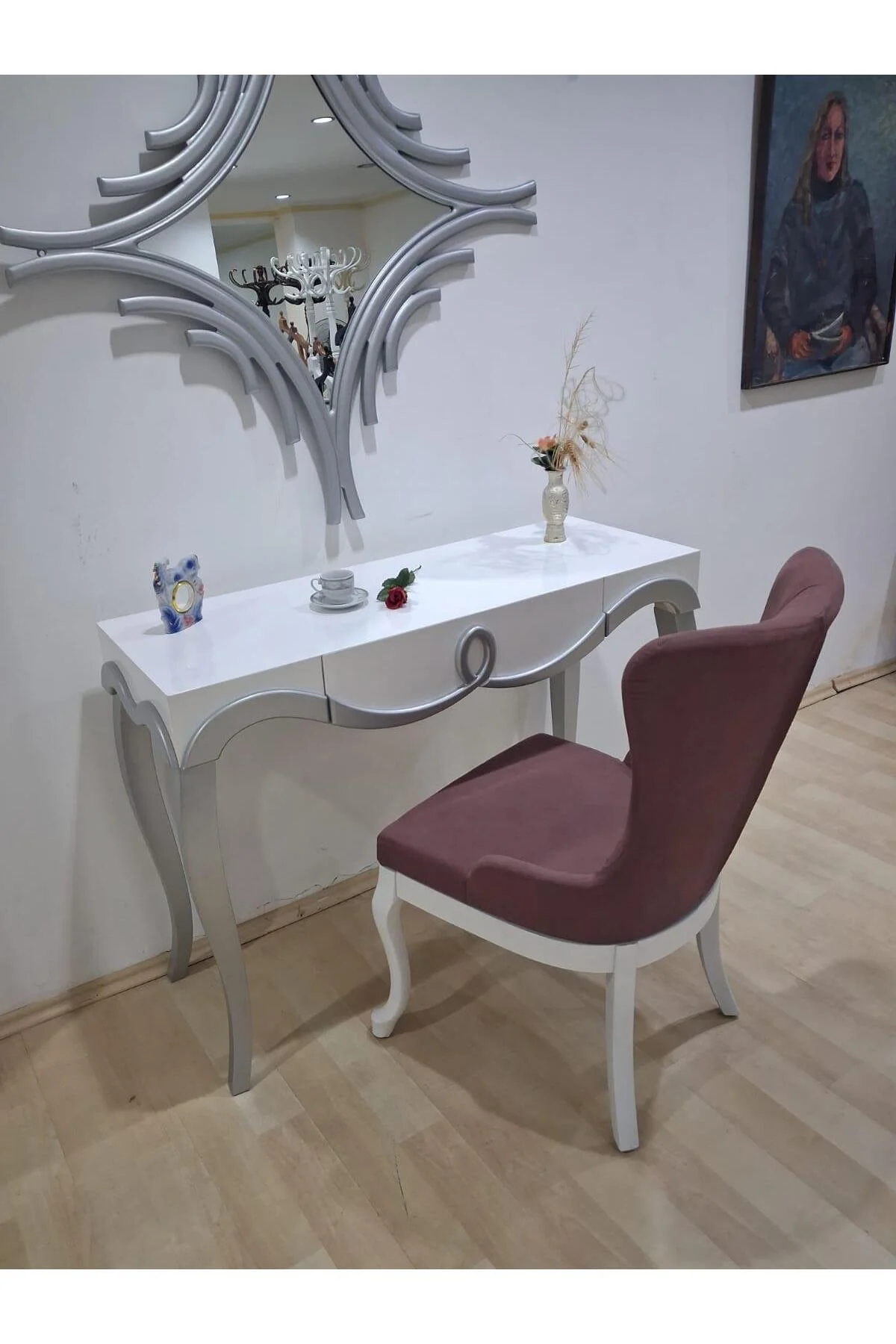Dresuar Cnc Kabartma 90664 Model Aynalı Gökyüzü Sandalye Ayak Parlak Beyaz Gri Renk Dresuar Cnc Kabartma 90664 Model Aynalı Gökyüzü Sandalye Ayak Parlak Beyaz Gri Renk