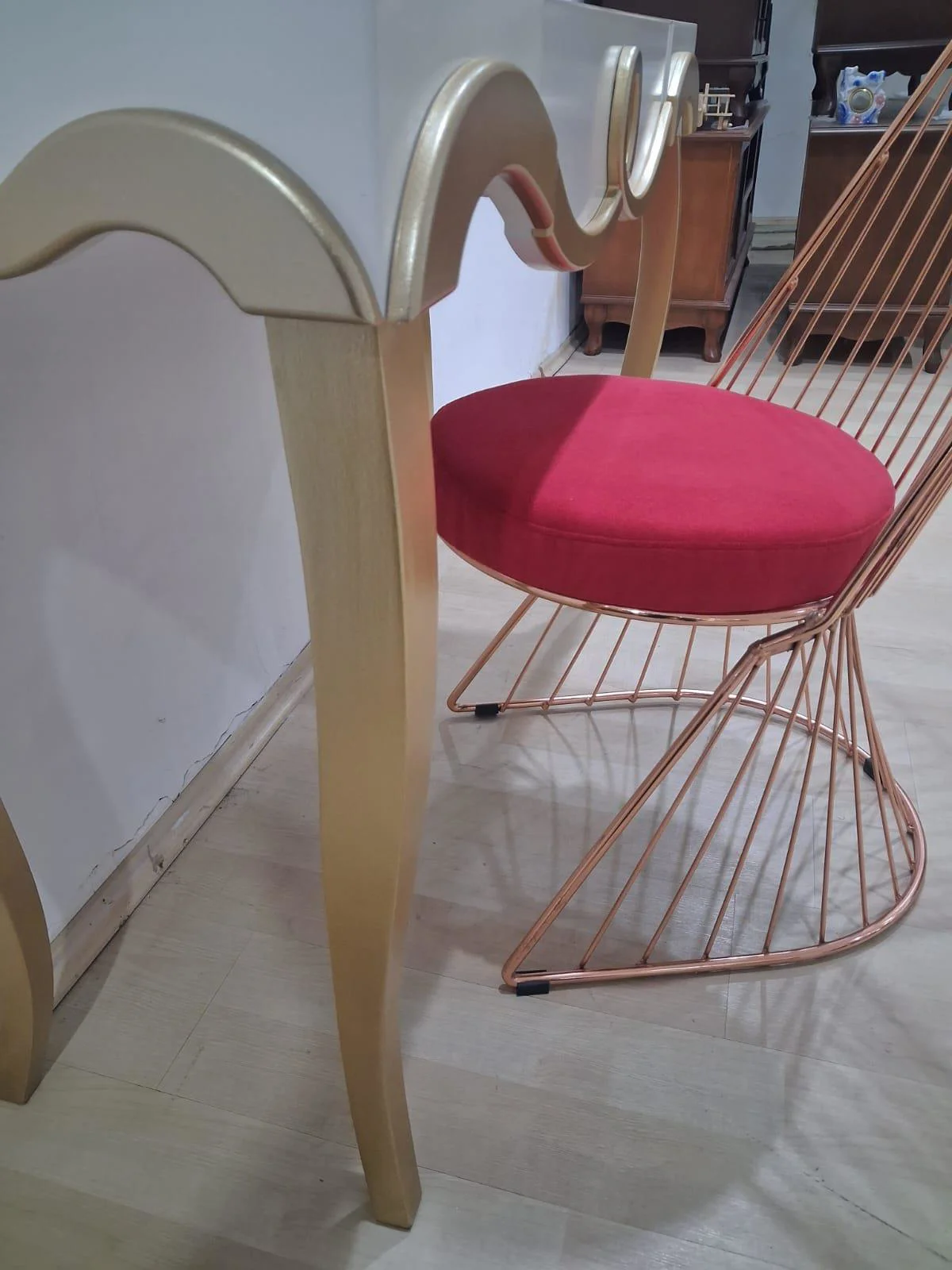 Dresuar Cnc Kabartma 90662 Model Aynalı Demir Sandalye Ayak Parla