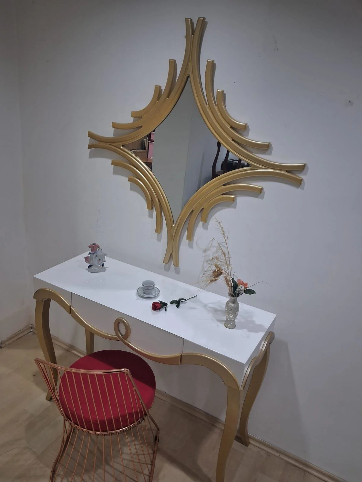 Dresuar Cnc Kabartma 90662 Model Aynalı Demir Sandalye Ayak Parla