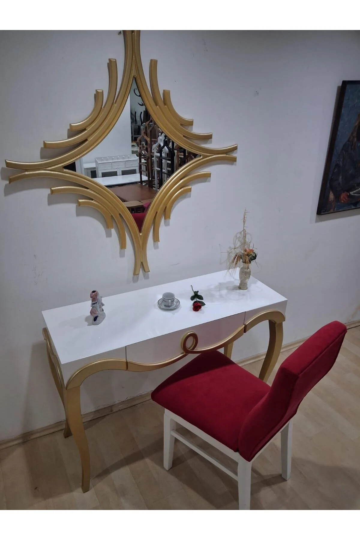 Dresuar Cnc Kabartma 90661 Model Aynalı Ahşap Sandalye Ayak Parlak Beyaz Gold Renk Dresuar Cnc Kabartma 90661 Model Aynalı Ahşap Sandalye Ayak Parlak Beyaz Gold Renk - Görsel 2