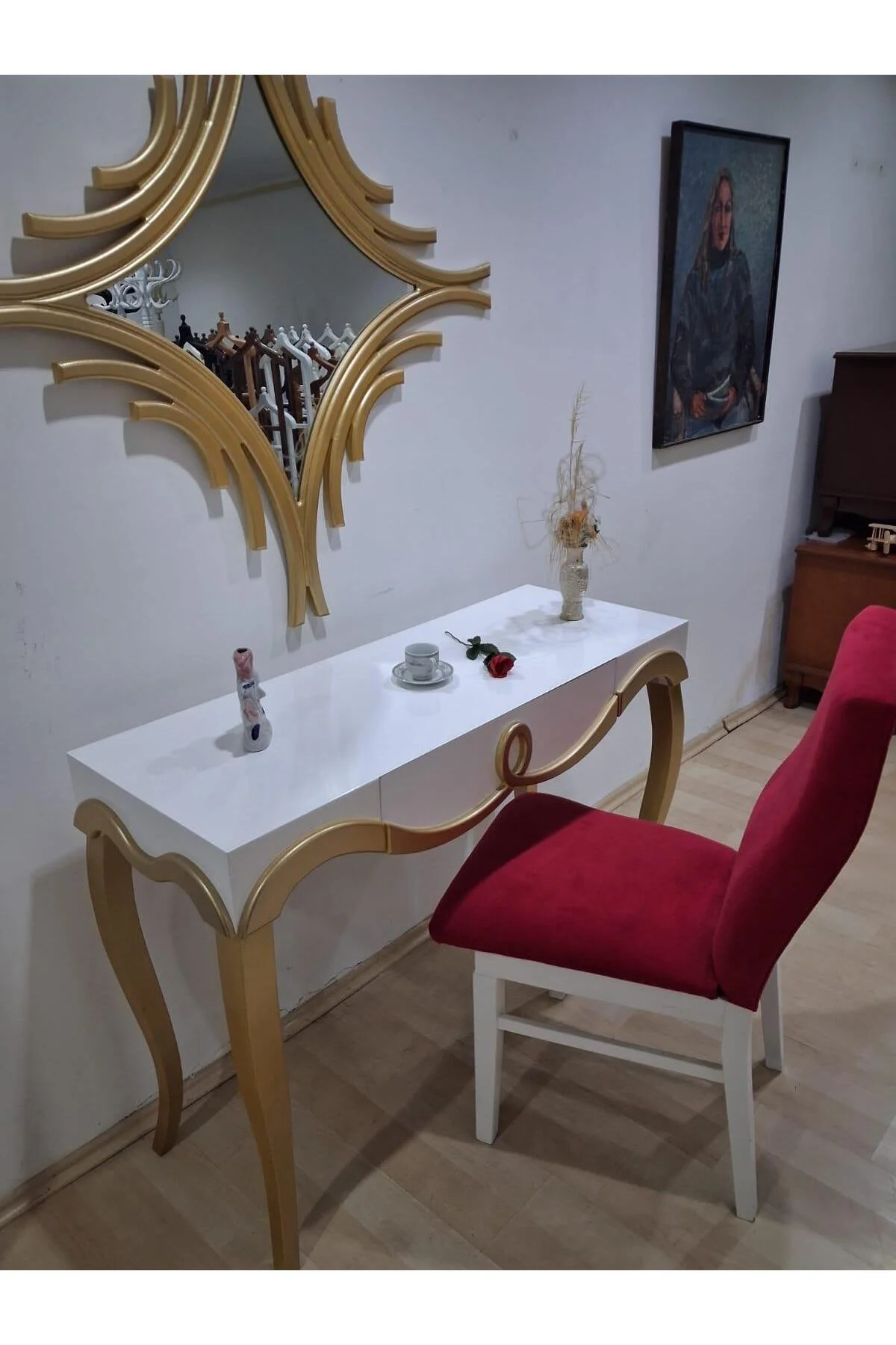 Dresuar Cnc Kabartma 90661 Model Aynalı Ahşap Sandalye Ayak Parlak Beyaz Gold Renk Dresuar Cnc Kabartma 90661 Model Aynalı Ahşap Sandalye Ayak Parlak Beyaz Gold Renk