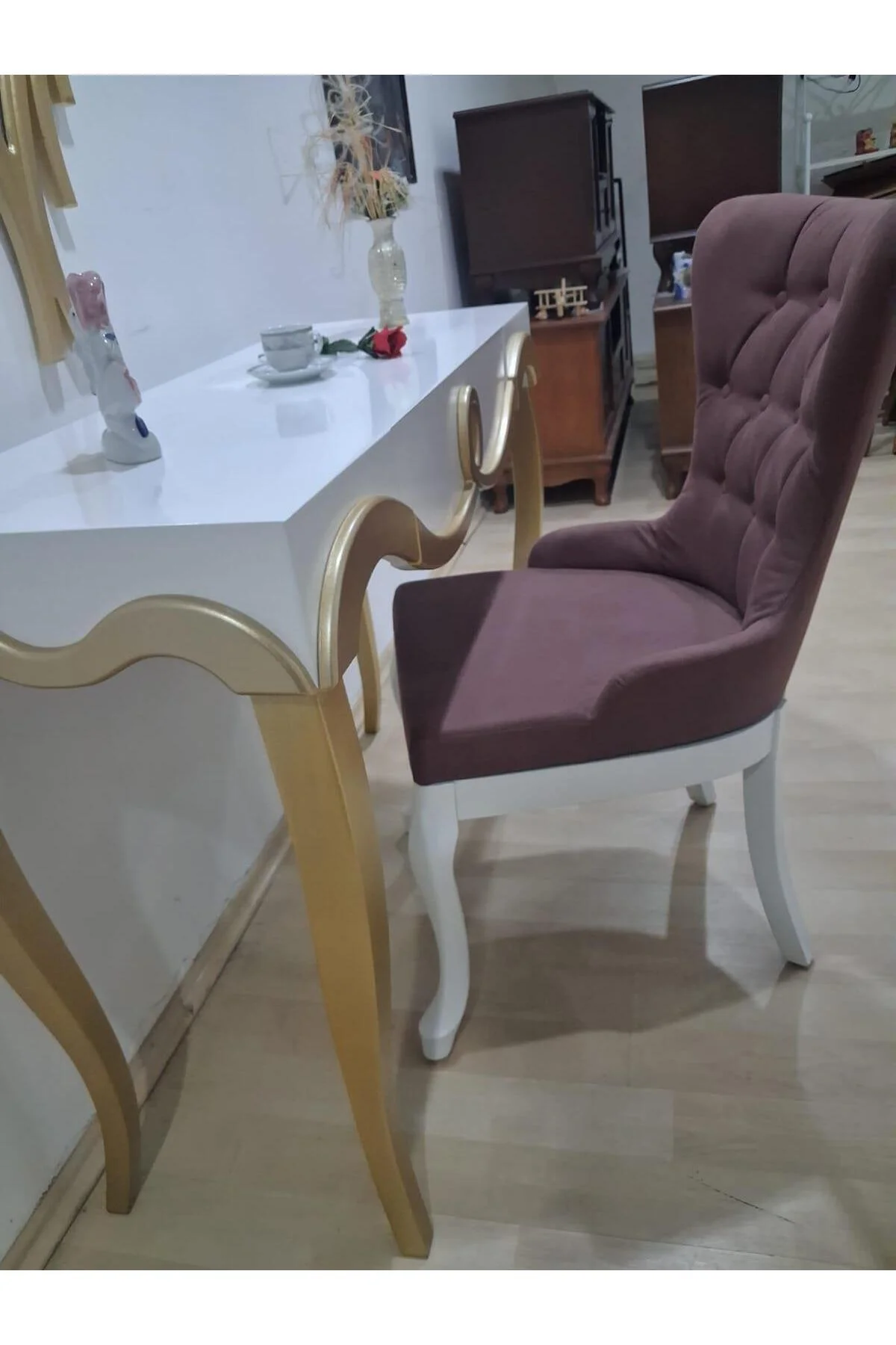 Dresuar Cnc Kabartma 90663 Model Aynalı Gökyüzü Sandalye Ayak Parlak Beyaz Gold Renk Dresuar Cnc Kabartma 90663 Model Aynalı Gökyüzü Sandalye Ayak Parlak Beyaz Gold Renk - Görsel 5