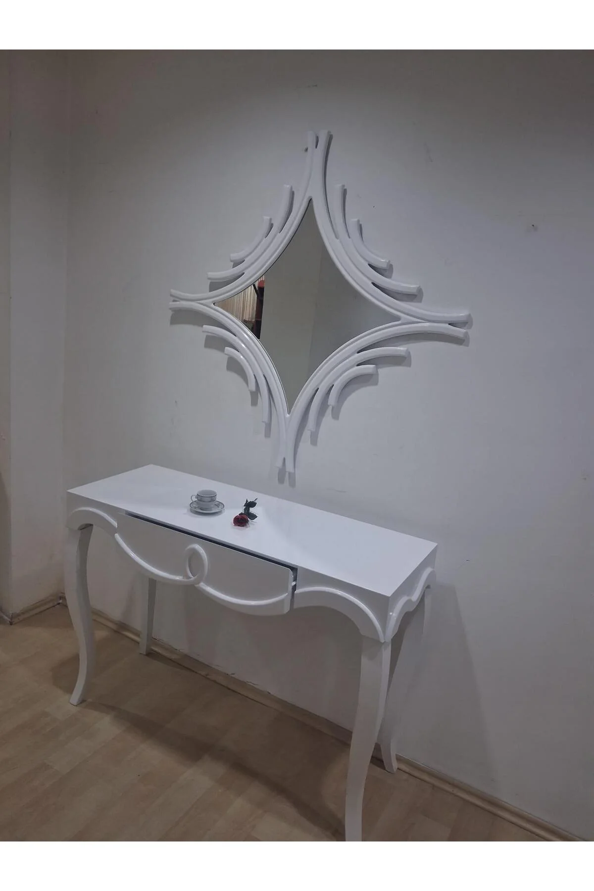 Dresuar Cnc Kabartma 90681 Model Kayın Aslan Ayak Mdf Tabla Parlak Lake Beyaz - Görsel 7
