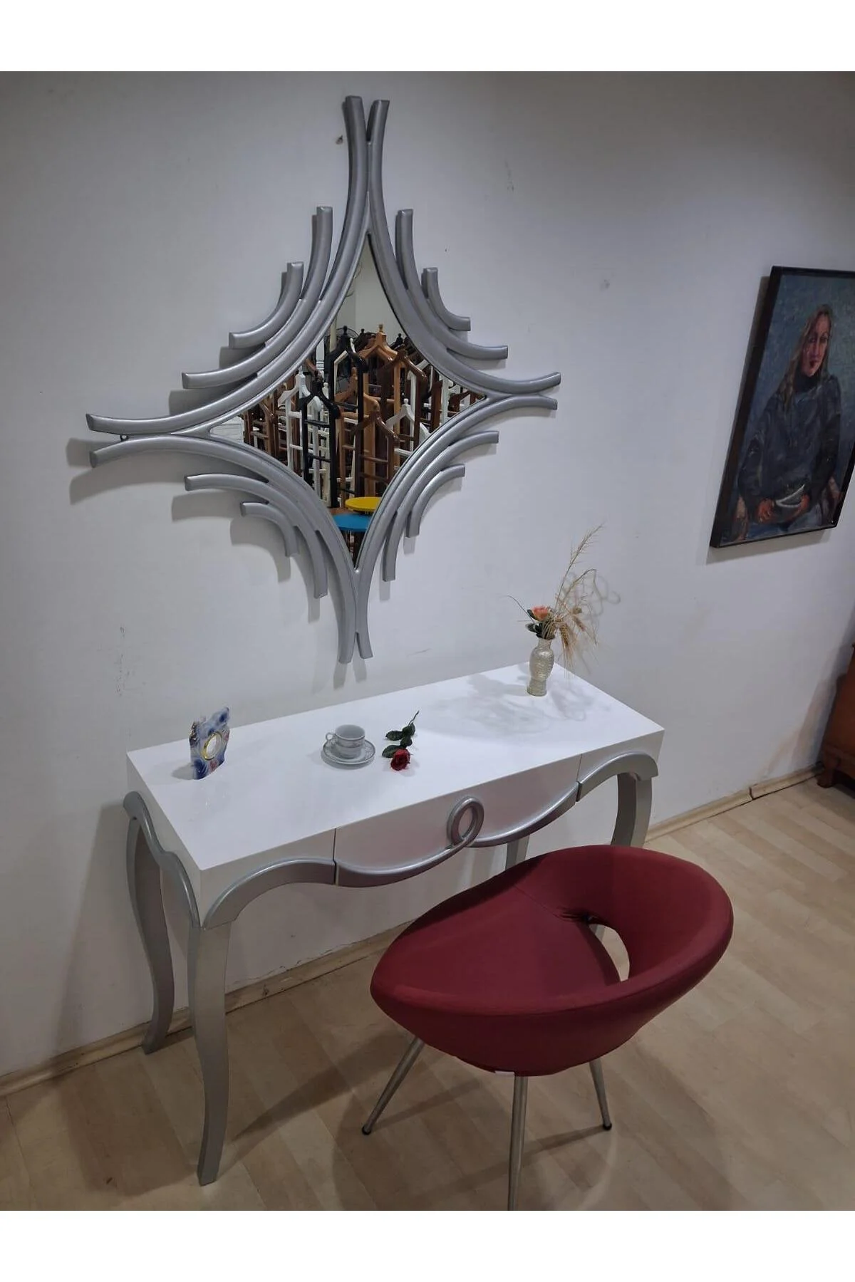 Dresuar Cnc Kabartma 90666 Model Aynalı Tombik Sandalye Ayak Parlak Beyaz Gri Renk Dresuar Cnc Kabartma 90666 Model Aynalı Tombik Sandalye Ayak Parlak Beyaz Gri Renk - Görsel 3