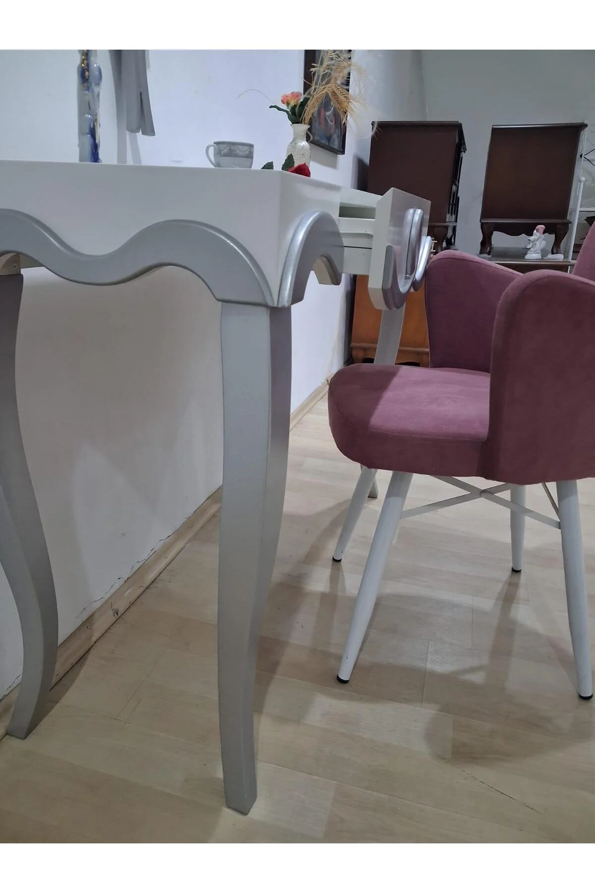 Dresuar Cnc Kabartma 90665 Model Aynalı Kelebek Sandalye Ayak Parlak Beyaz Gri Renk Dresuar Cnc Kabartma 90665 Model Aynalı Kelebek Sandalye Ayak Parlak Beyaz Gri Renk - Görsel 7