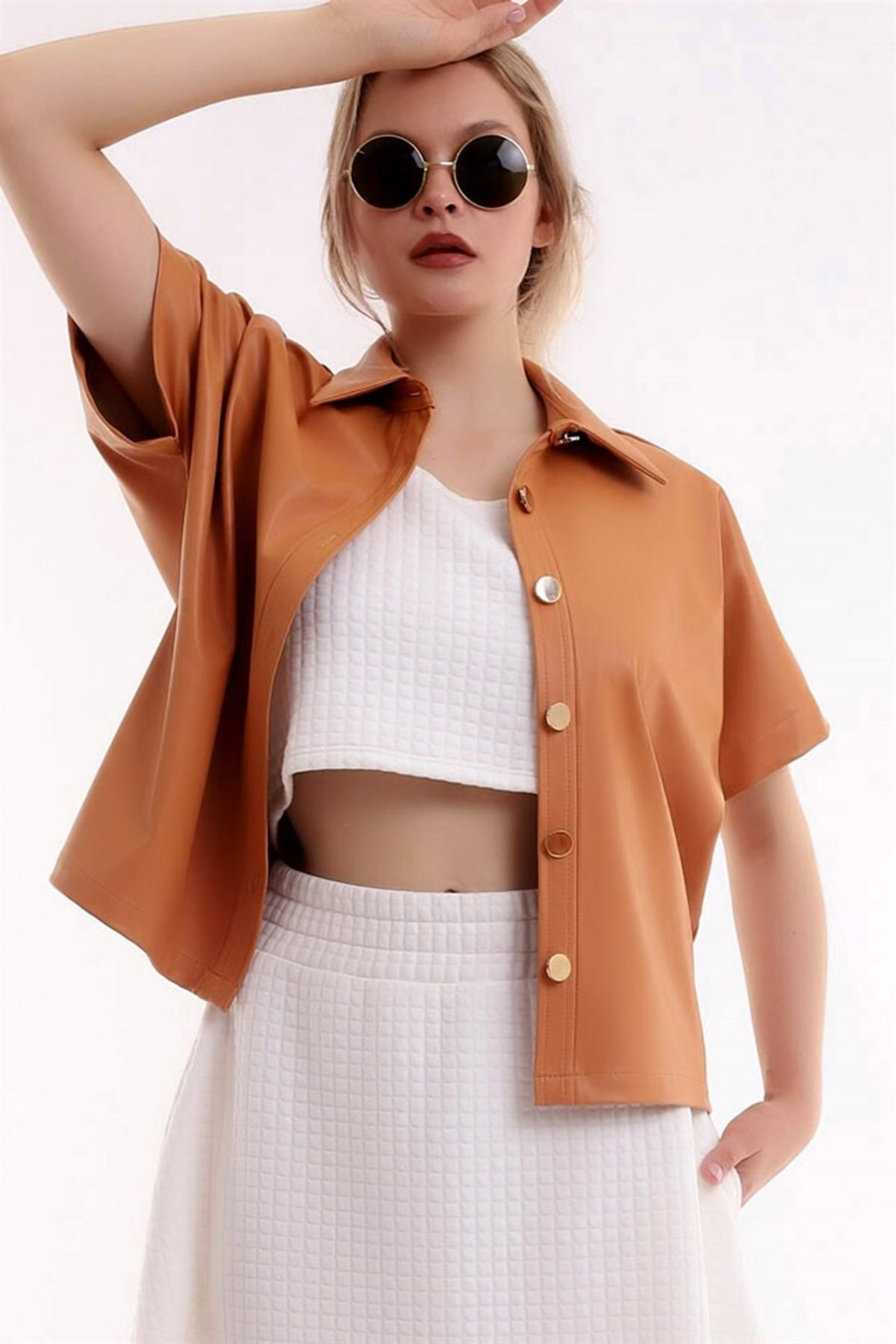 Dreamlike Düğmeli Yakalı Kısa Kol Yumuşak Deriden Şık Ve Rahat Gömlek