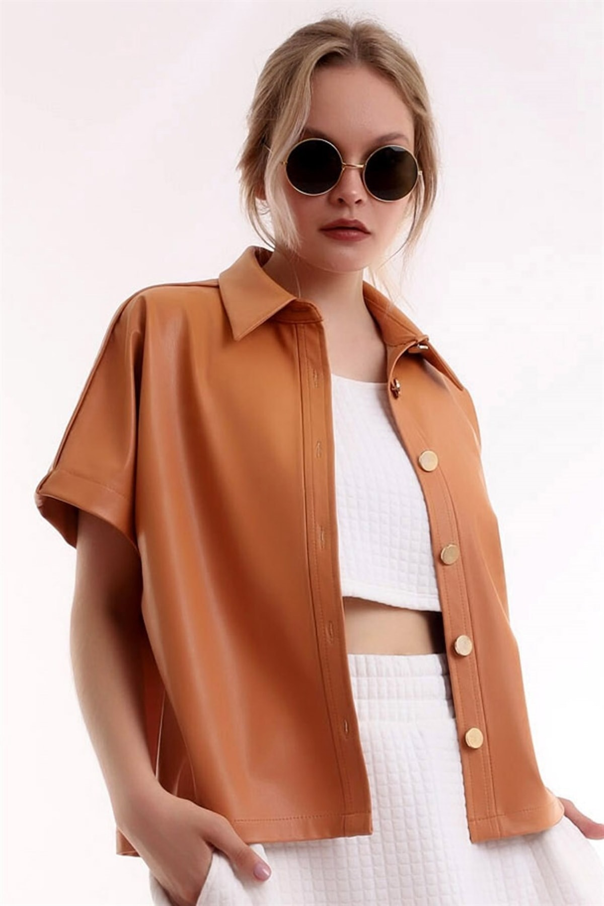 Dreamlike Düğmeli Yakalı Kısa Kol Yumuşak Deriden Şık Ve Rahat Gömlek