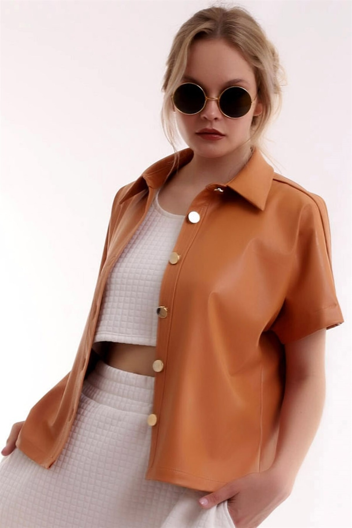 Dreamlike Düğmeli Yakalı Kısa Kol Yumuşak Deriden Şık Ve Rahat Gömlek