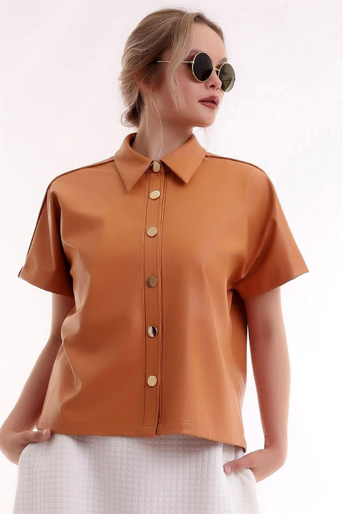 Dreamlike Düğmeli Yakalı Kısa Kol Yumuşak Deriden Şık Ve Rahat Gömlek