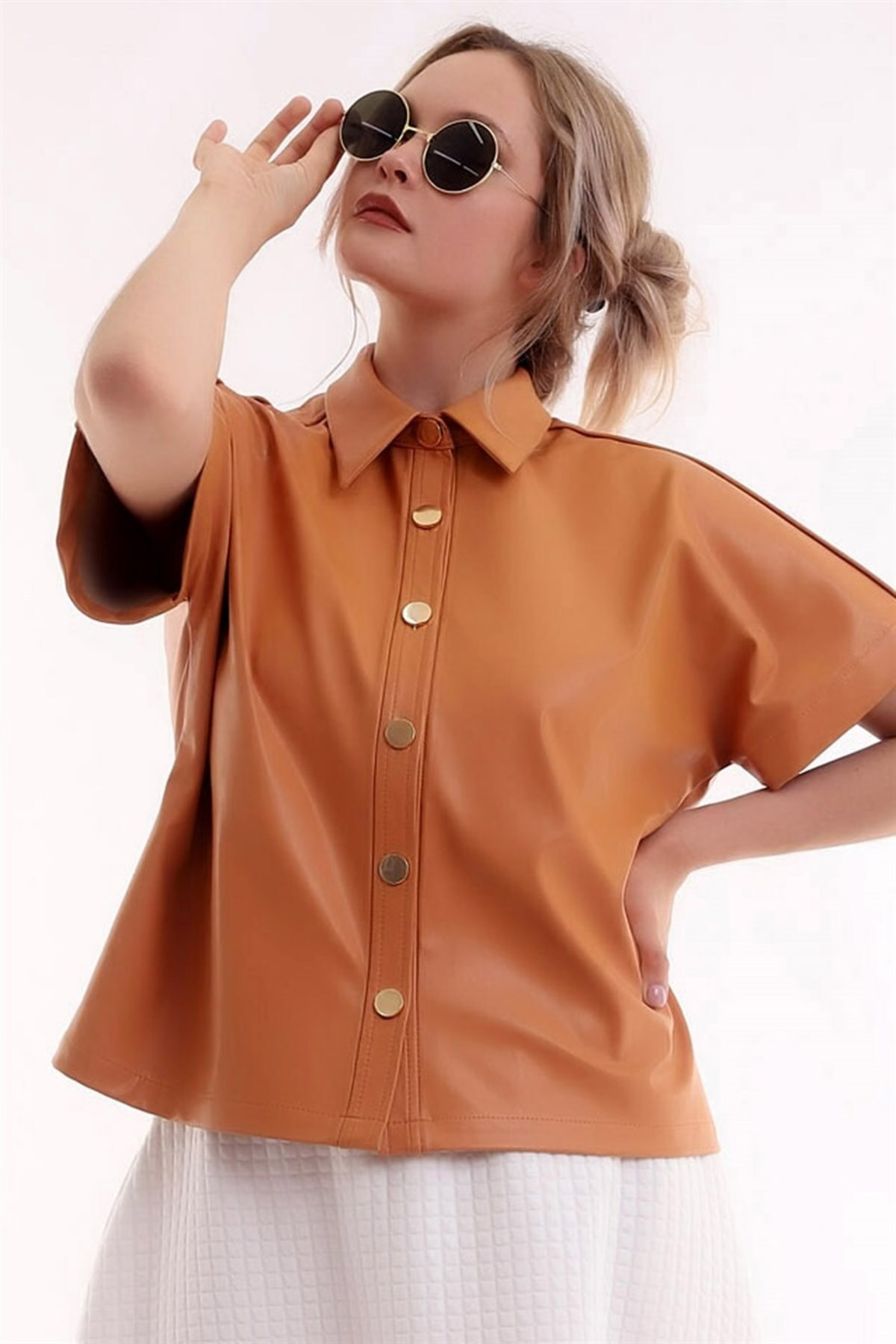 Dreamlike Düğmeli Yakalı Kısa Kol Yumuşak Deriden Şık Ve Rahat Gömlek