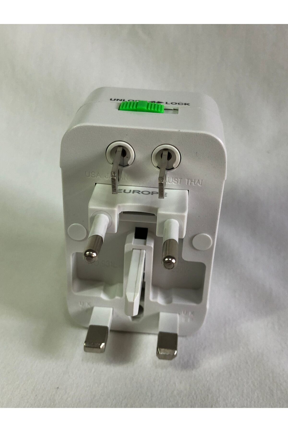 Dünya Çapında Seyahatler İçin Universal Fiş Dönüştürücü Adaptör