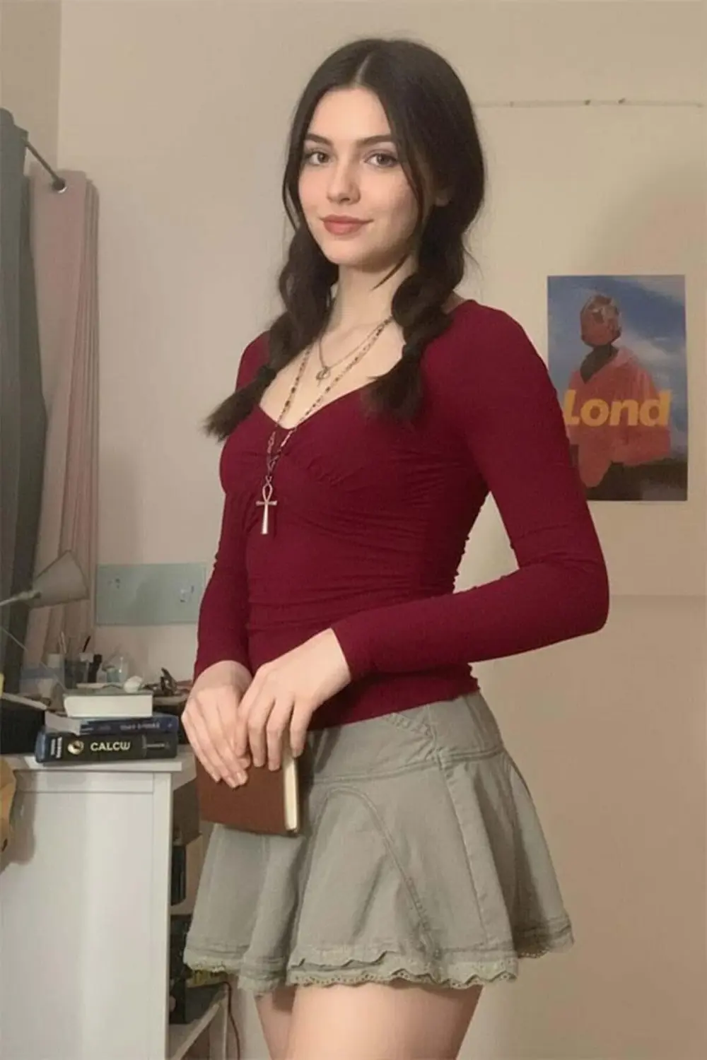 Düz Bordo Kalp Yaka Y2K Uzun Kollu Crop Düz Bordo Kalp Yaka Y2K Uzun Kollu Crop