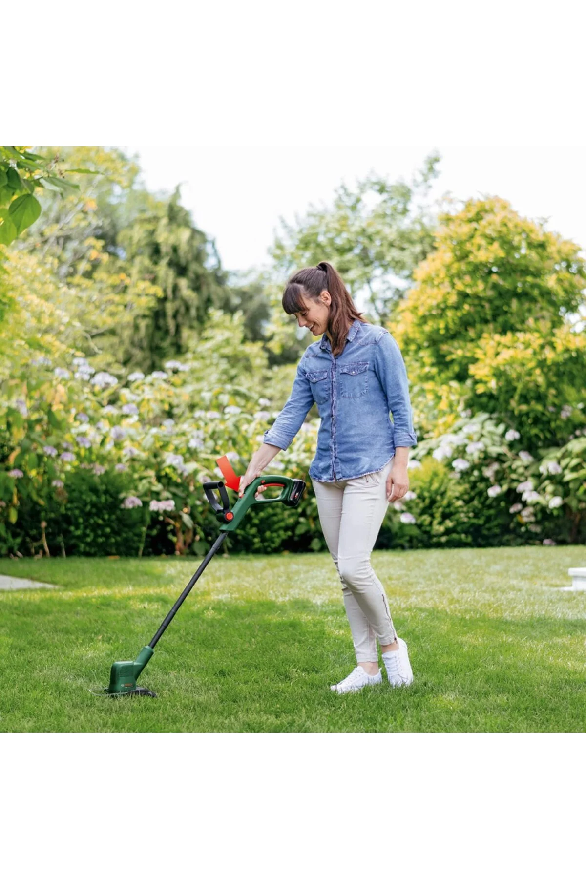 EasyGrassCut 18V-230 akülü çim biçme makinesi (1 x akü 2,0 Ah, 18