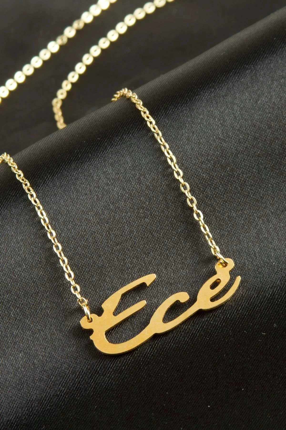 Ece isimli kolye (Kişiye Özel) Ece isimli kolye (Kişiye Özel)