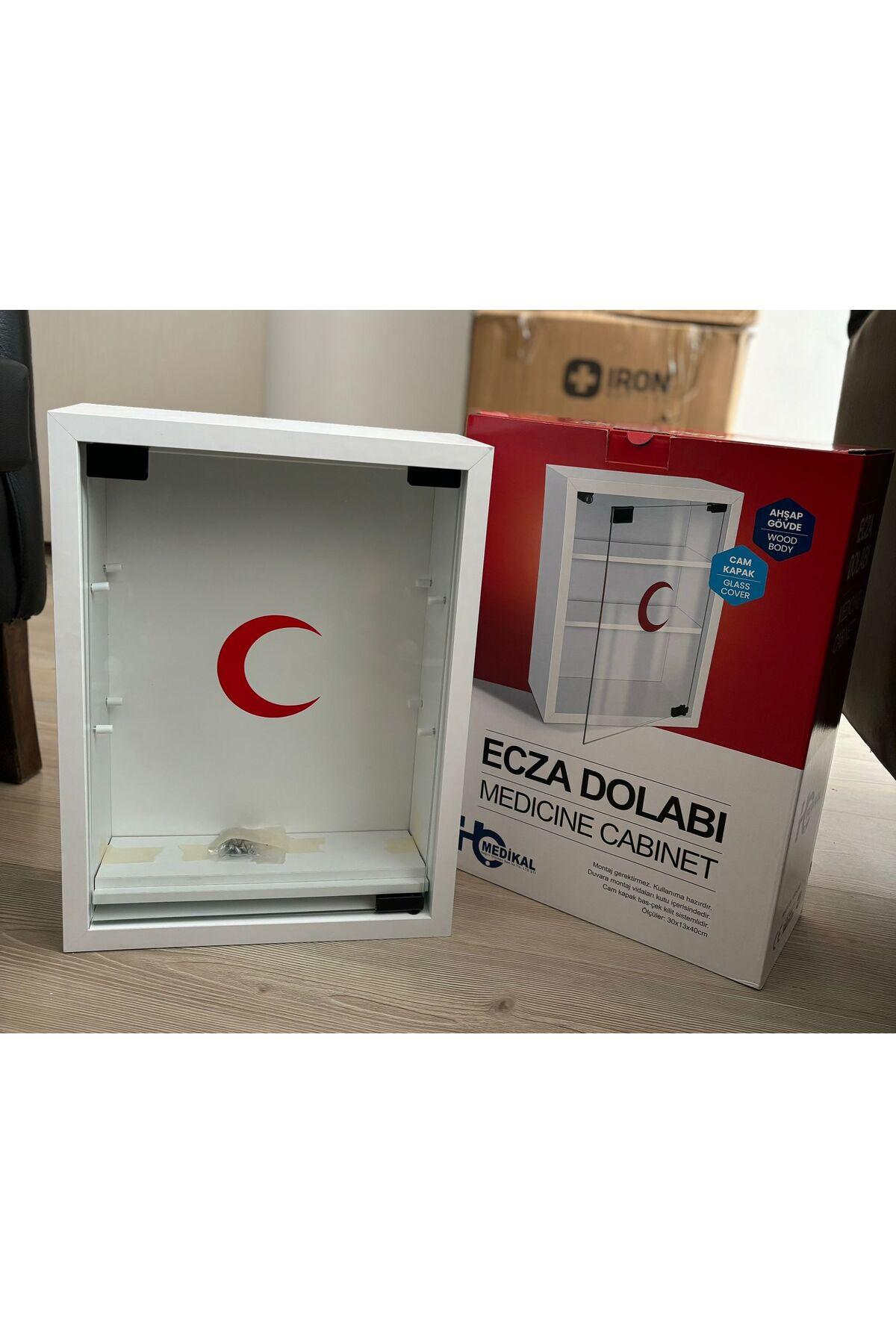 Ecza Dolabı Ahşap Gövde Cam Kapk