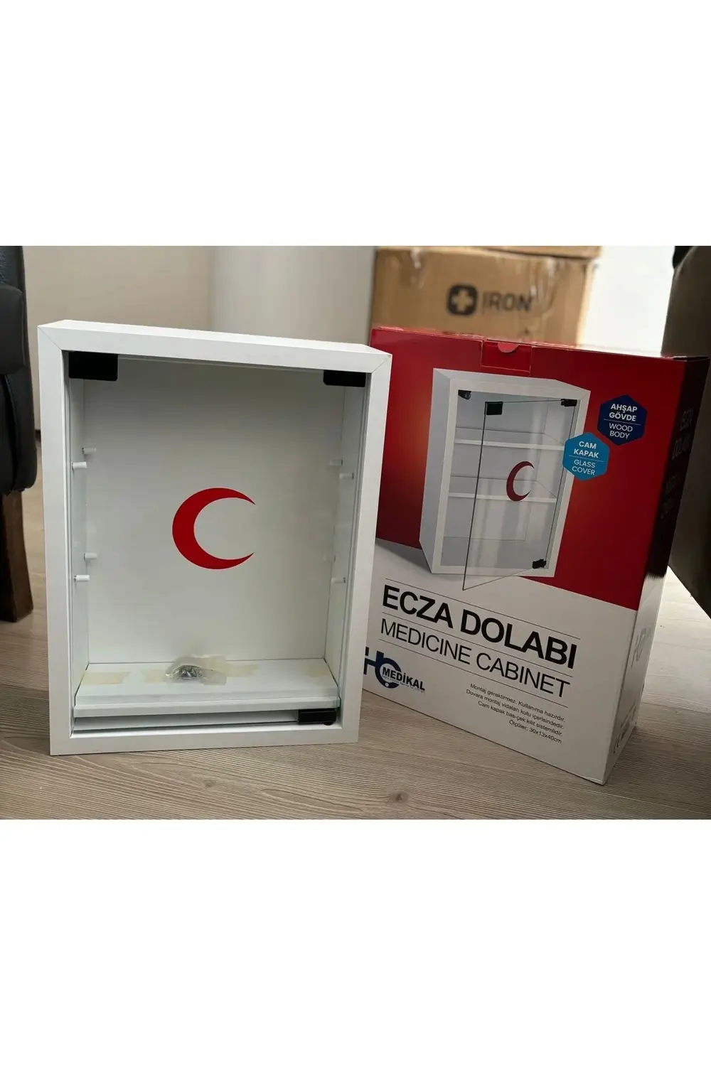 Ecza Dolabı Ahşap Gövde Cam Kapk