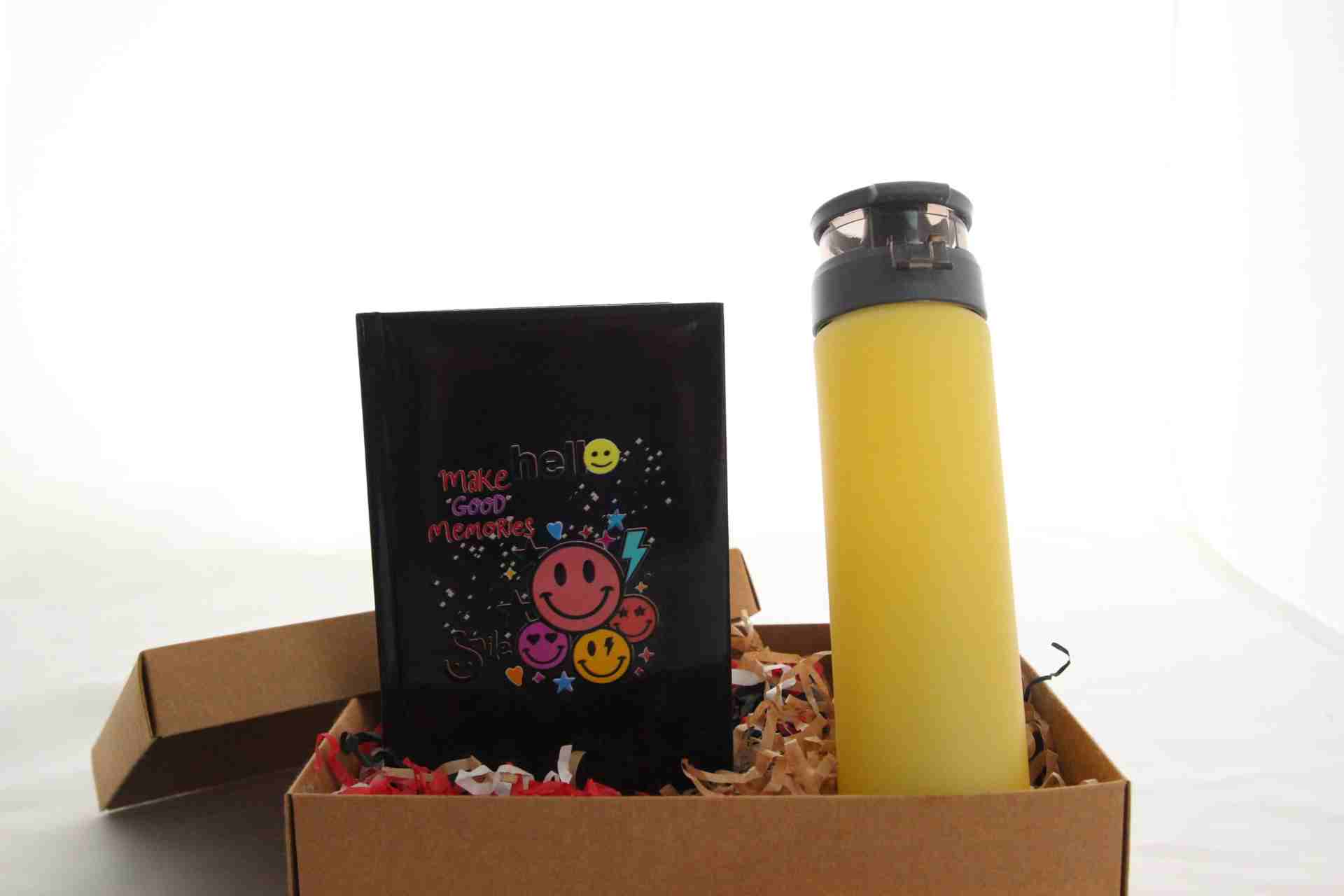 Eğlenceli Hediye Seti - Sarı Termos ve Smile Defter Hediye Kutusu