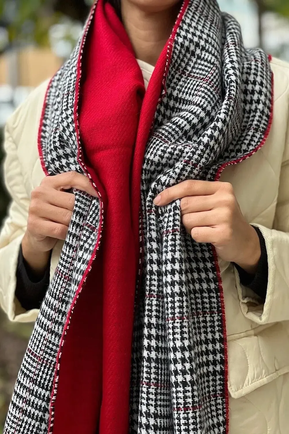 Ekose Desenli Yün Dokulu Çift Taraflı Atkı Şal