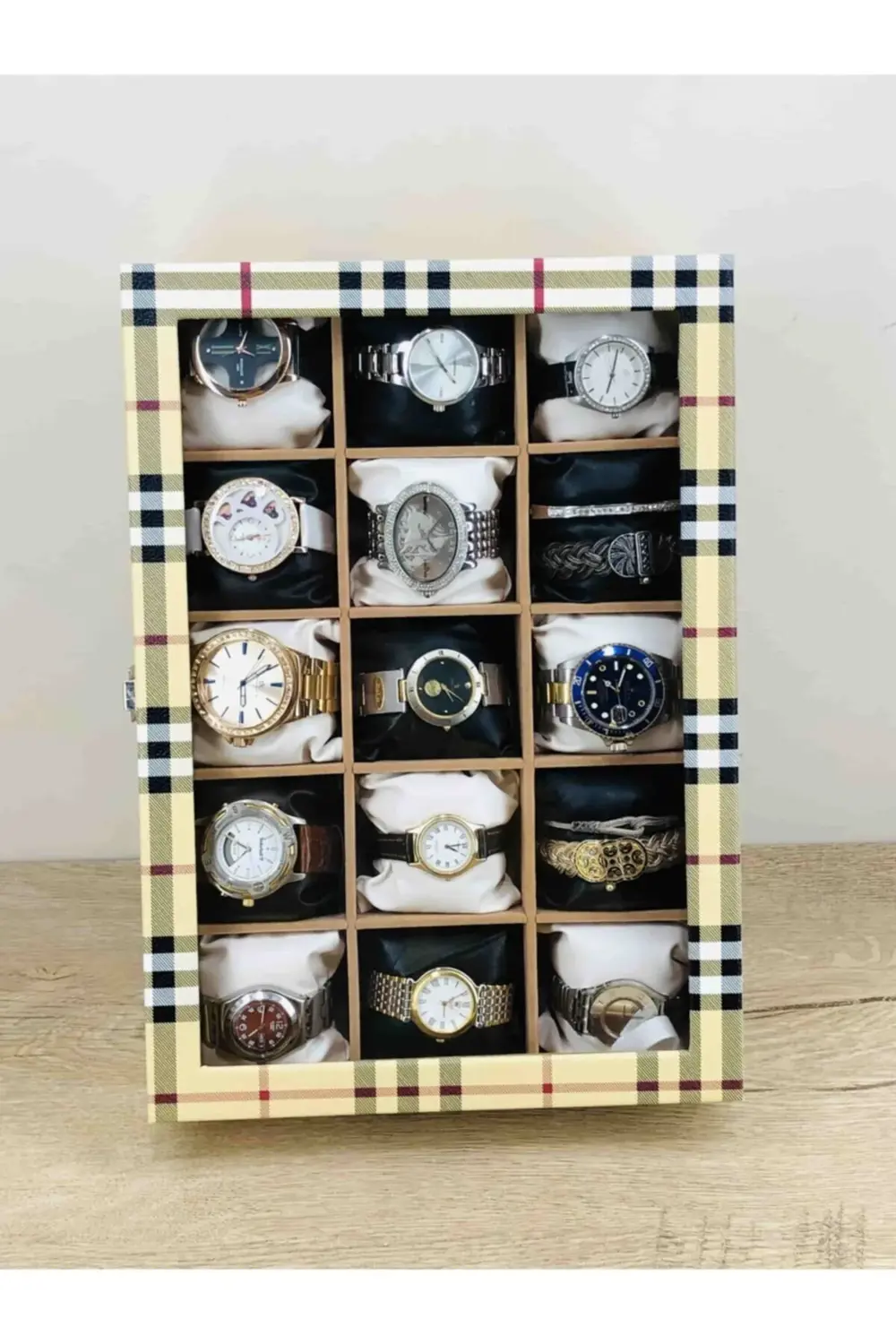 Ekoseli Sarı Burberrys Desenli Yumuşak Yastıklı 15 Gözlü Dekortif