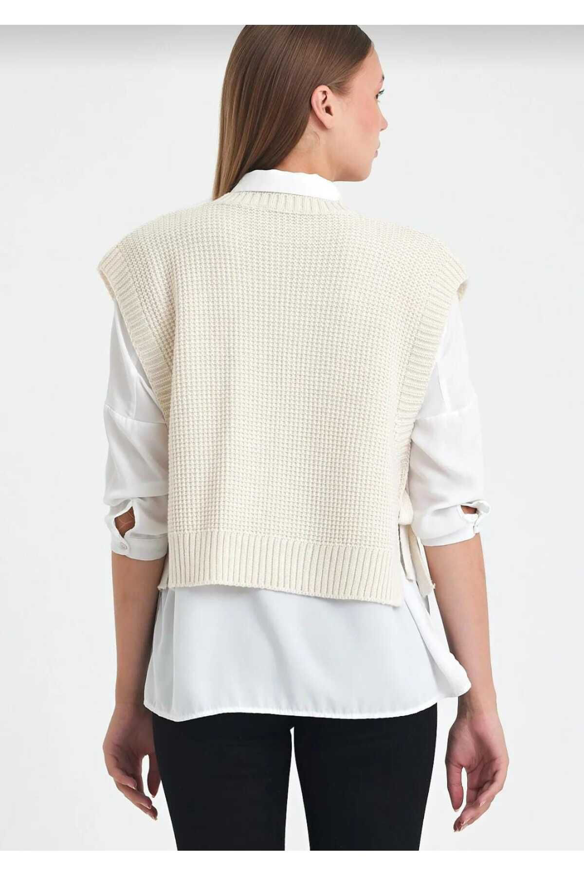 İşilda Fashion Ekru Çiçek İşlemeli Yani Bağcikli Triko Süveter