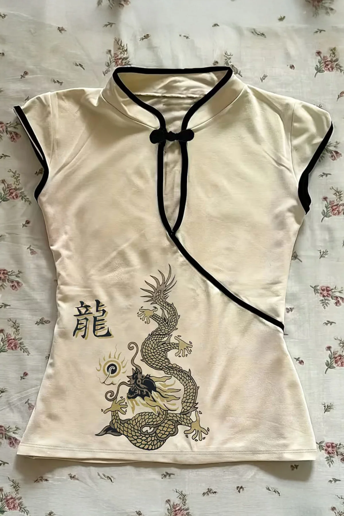 Ekru Mandarin Yaka Ejderha Motifli Vintage Qipao Y2K Kısa Kollu Crop Ekru Mandarin Yaka Ejderha Motifli Vintage Qipao Y2K Kısa Kollu Crop