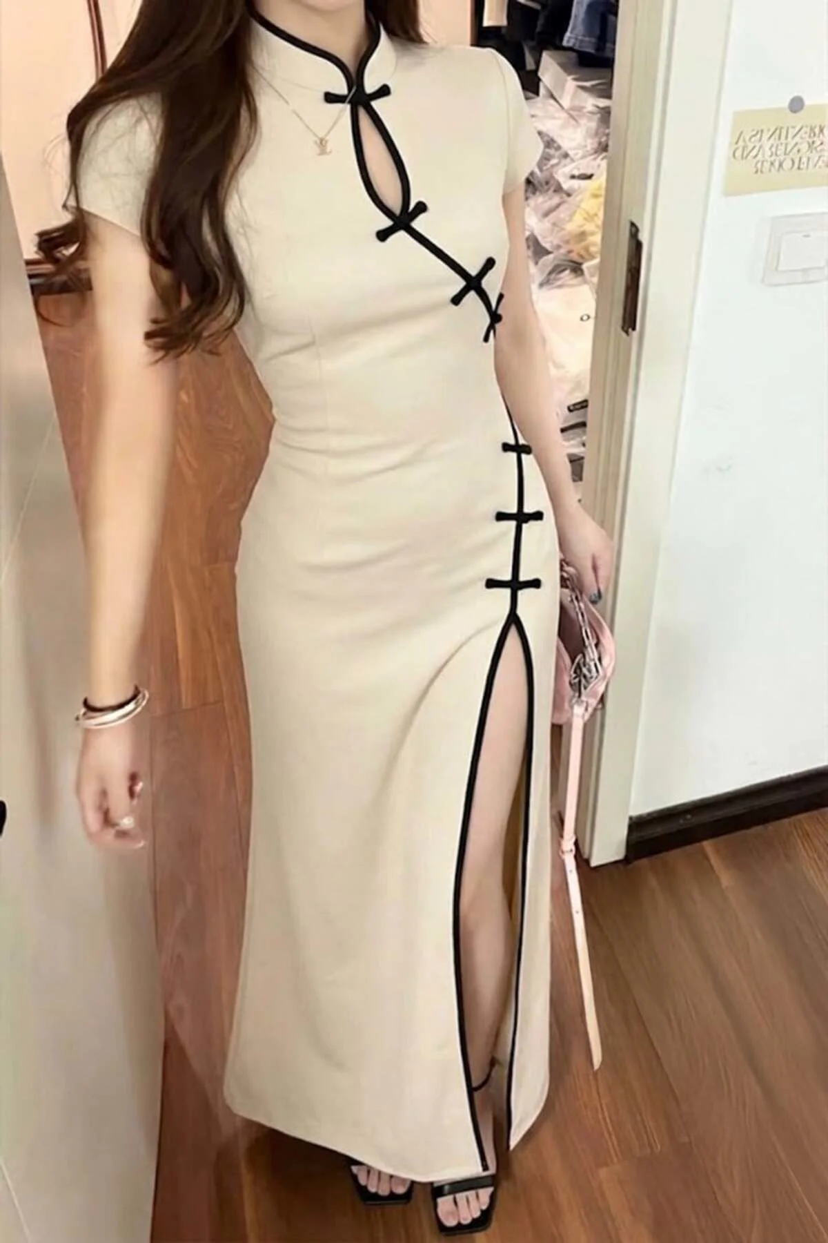 Ekru Mandarin Yaka Siyah Şeritli Qipao Y2K Elbise