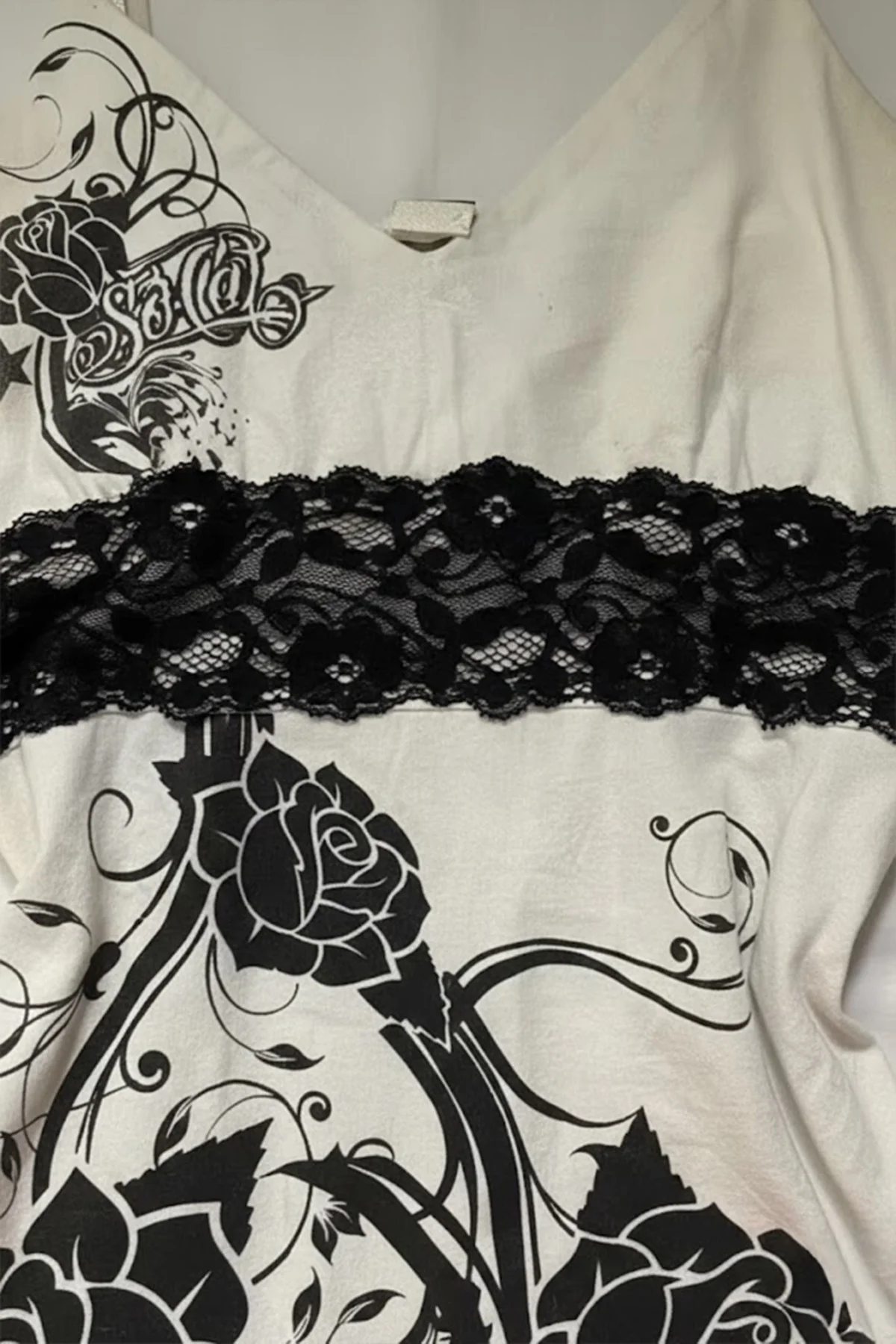 Ekru Rose Dantel Detaylı Y2K Askılı Crop Ekru Rose Dantel Detaylı Y2K Askılı Crop Fiyatı, Yorumları ve Özellikleri