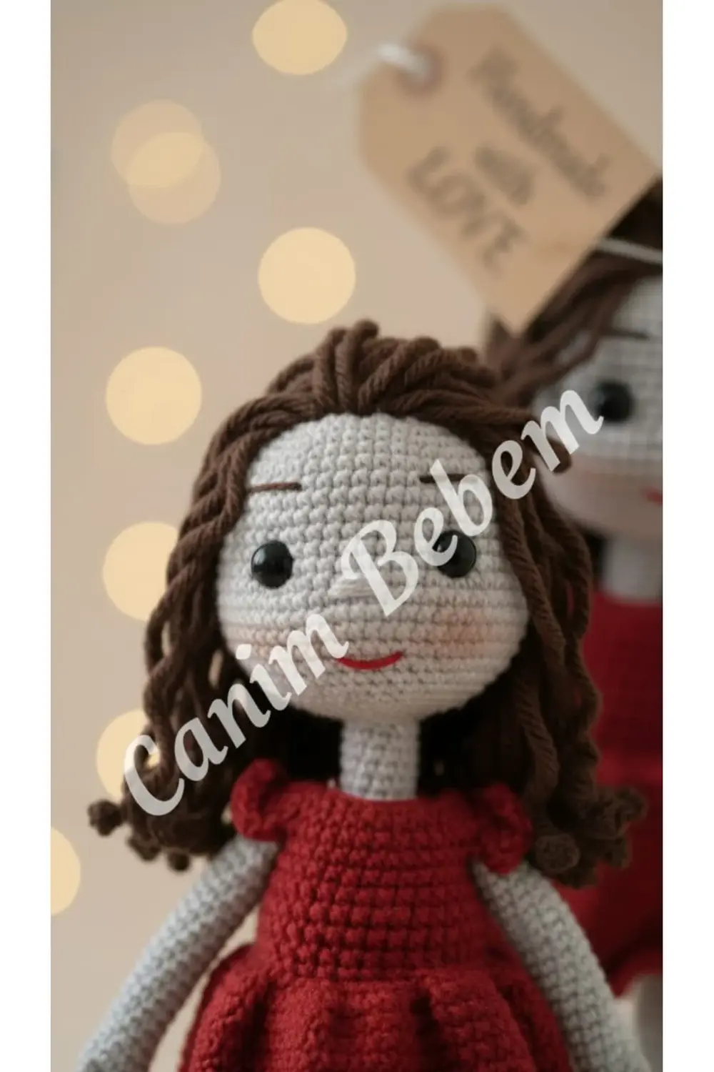 El Yapımı Amigurumi Bebek - Kırmızı Elbiseli Sevimli Oyun Arkadaş