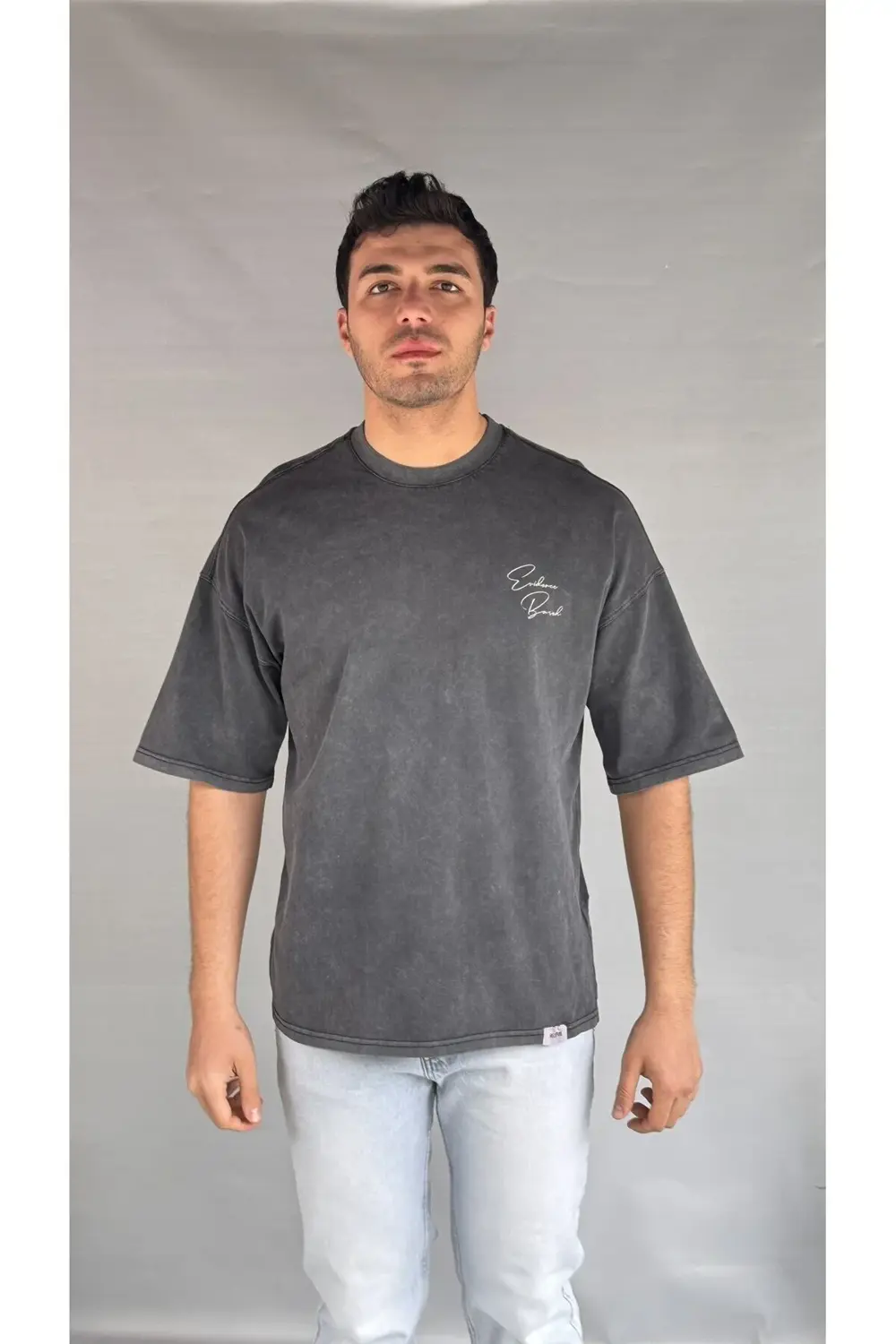 El Yazı Detay Yıkamalı T-shirt