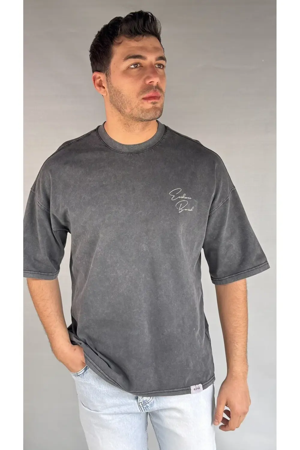 El Yazı Detay Yıkamalı T-shirt