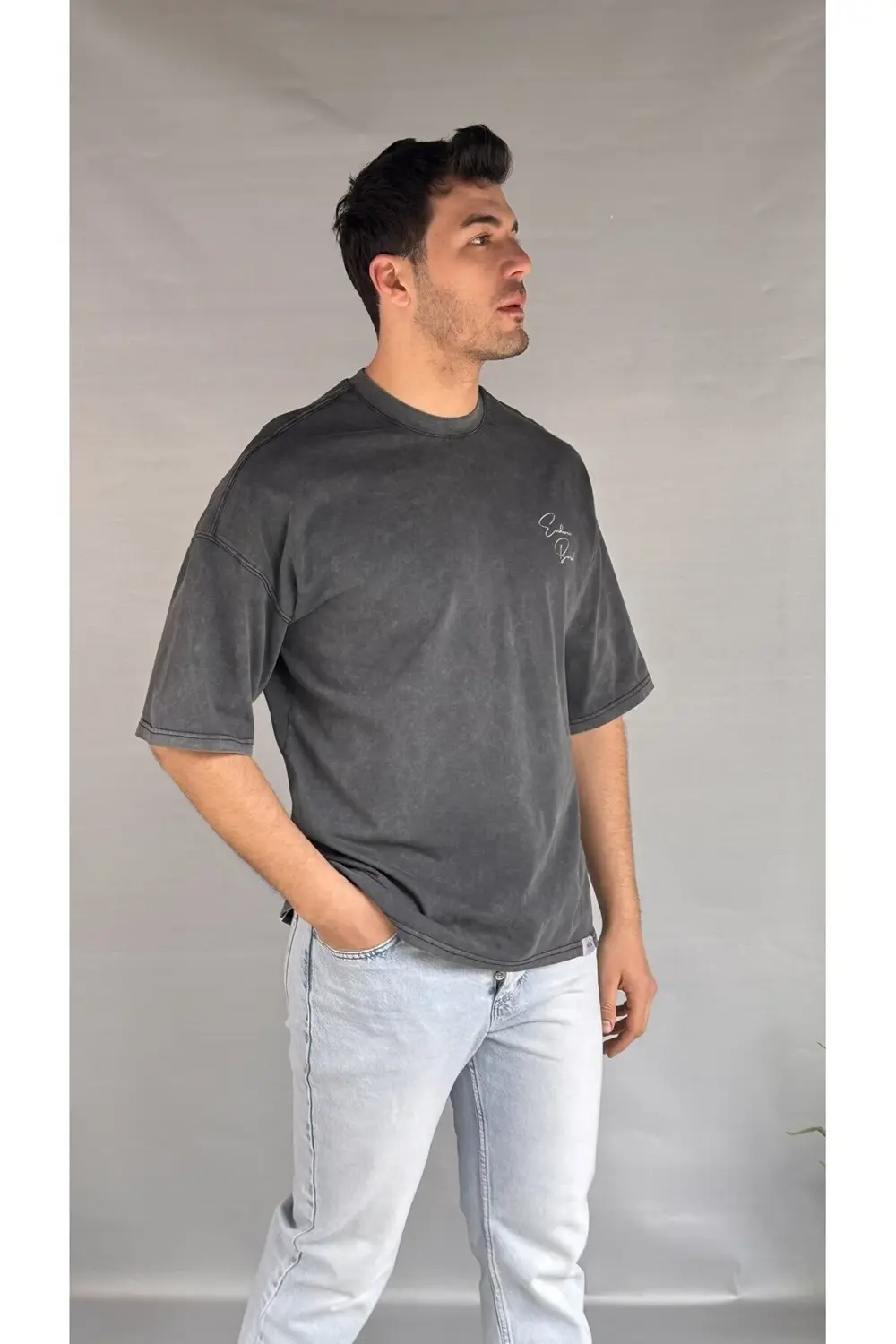 El Yazı Detay Yıkamalı T-shirt