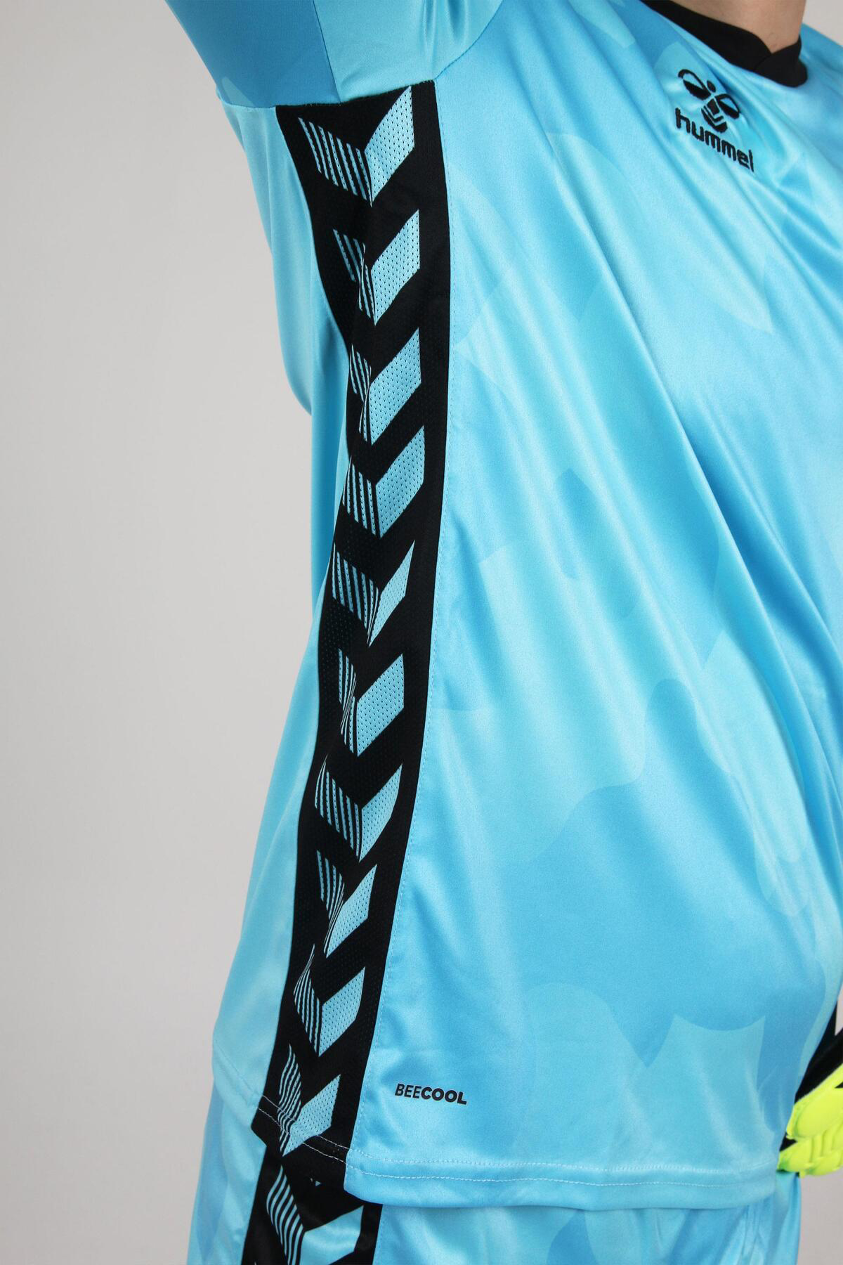 Hummel Elegance Profesyonel Kaleci Forması Buz Mavi