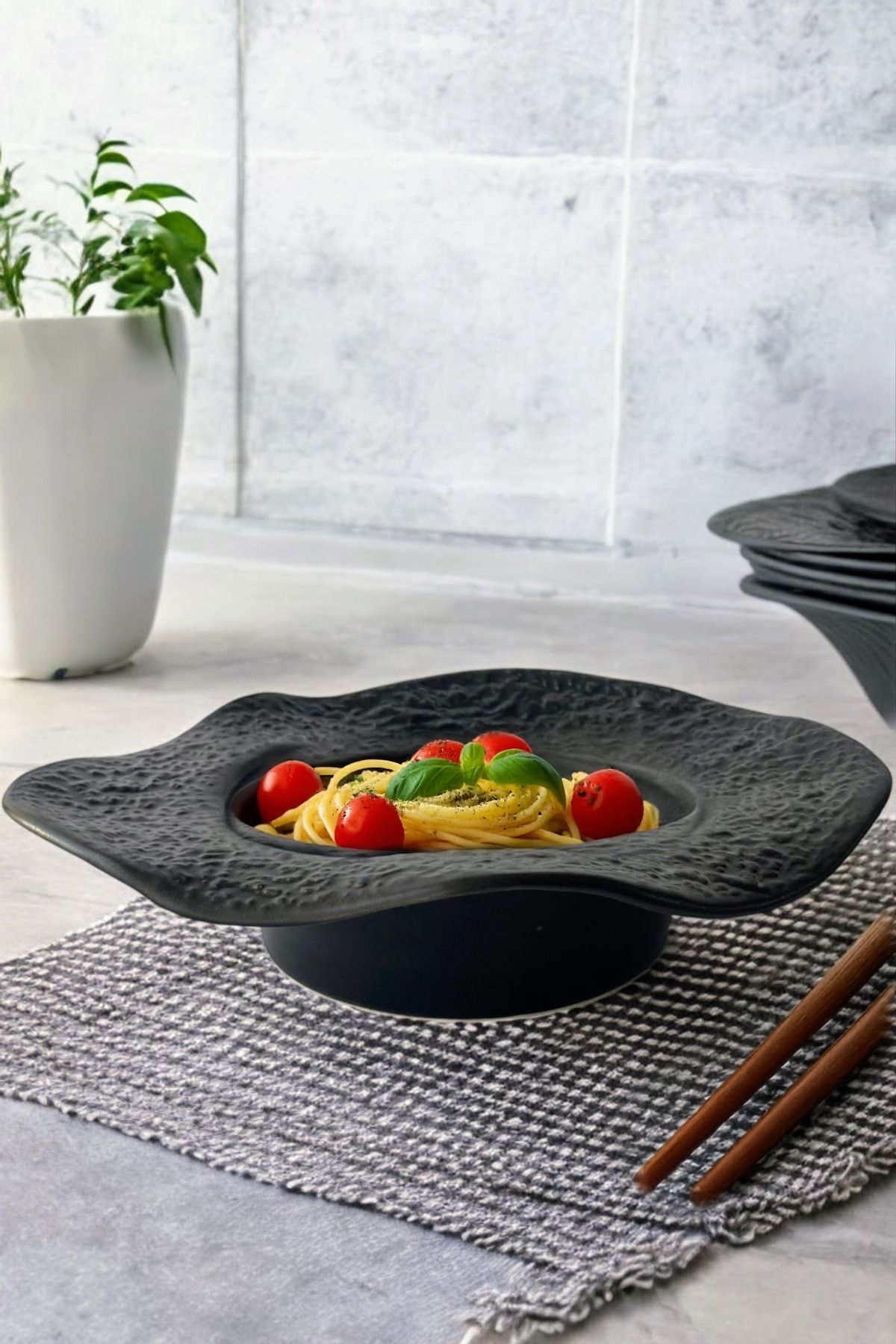 İrea Porselen Elegant Porselen Makarna Ve Salata Tabağı Çukur Tabak 28Cm 1 Adet