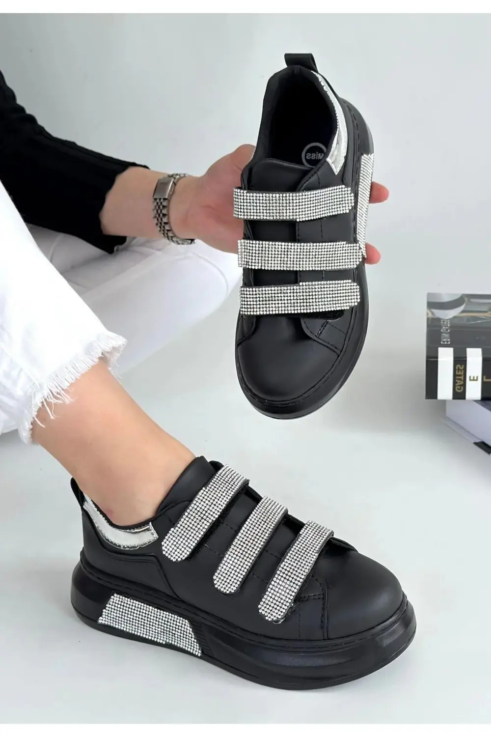 Elika Siyah Cilt Cırt Cırtlı Spor Ayakkabı