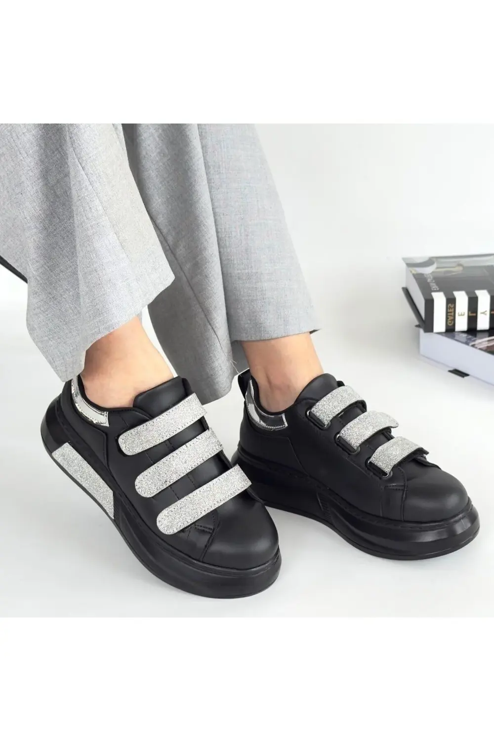 Elika Siyah Cilt Simli Cırt Cırtlı Spor Ayakkabı