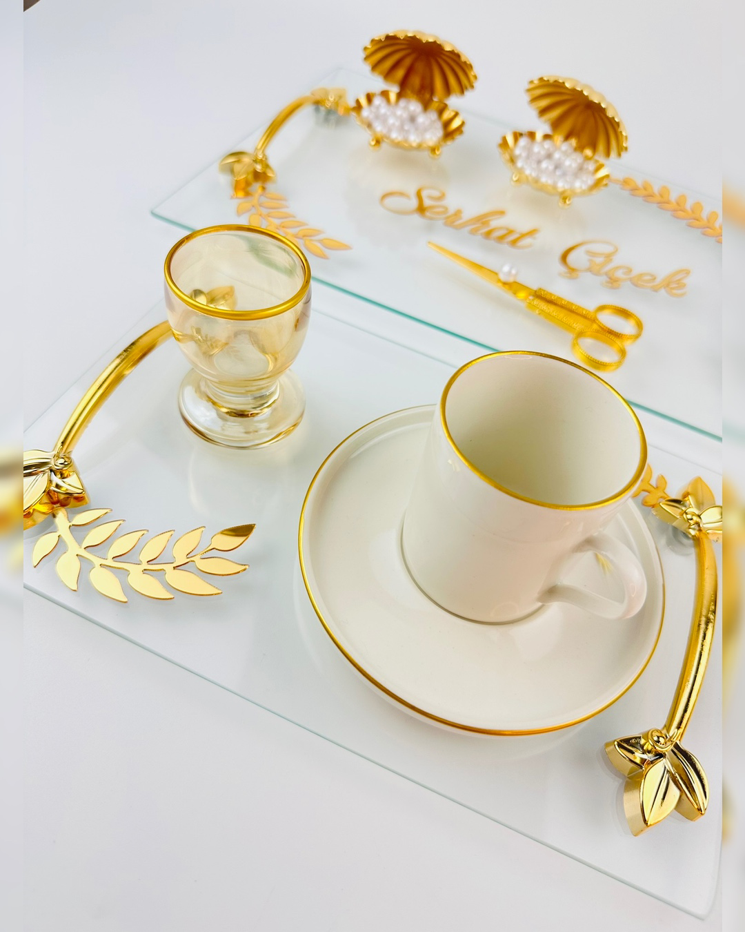 Embrace Gold Şeffaf Söz Tepsisi Embrace Gold Şeffaf Söz Tepsisi