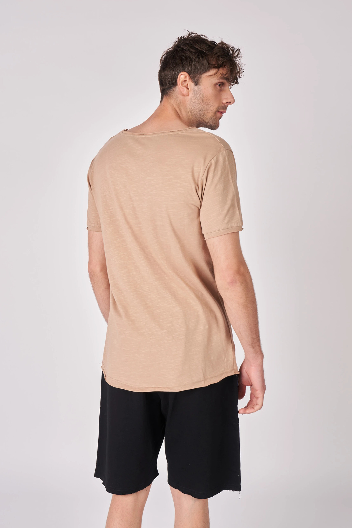 Erkek Kayık Yaka Kısa Kollu Regular Fit Basic Tişört Vizon