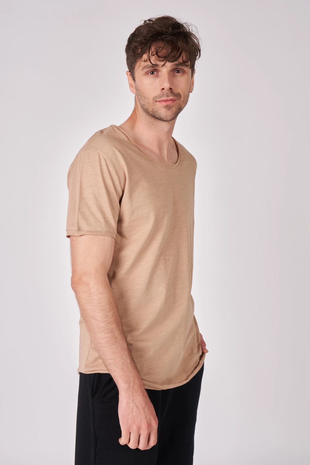 Erkek Kayık Yaka Kısa Kollu Regular Fit Basic Tişört Vizon