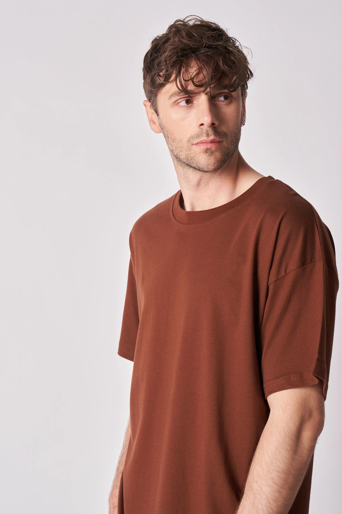 Erkek Bisiklet Yaka Kısa Kollu Oversize Fit Basic Tişört Kahve