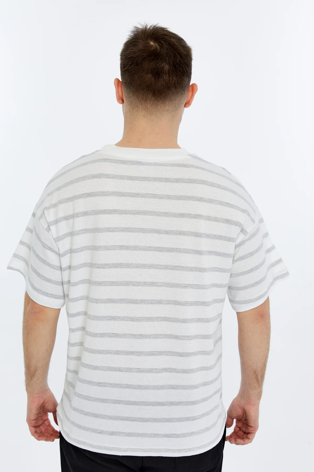 Erkek Bisiklet Yaka Kısa Kollu Oversize Kalıp Dokulu Çizgili Günl Erkek Bisiklet Yaka Kısa Kollu Oversize Kalıp Dokulu Çizgili Günl